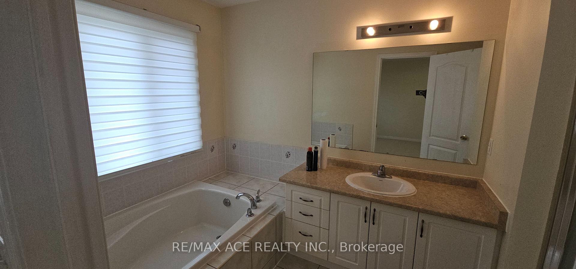 Photo 29 of 46 Ralph Chalmers Avenue, Markham, Wismer — HOMEH