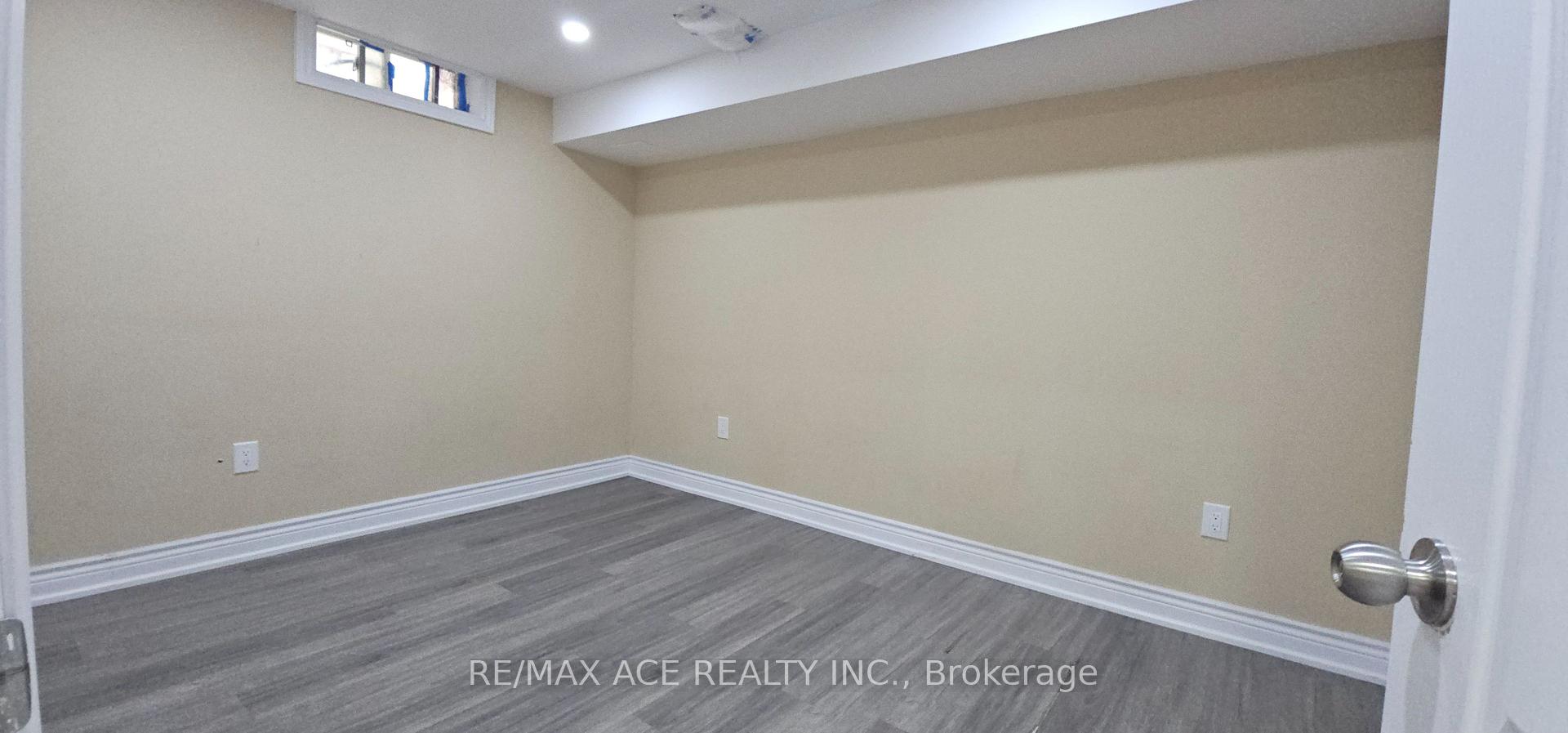 Photo 32 of 46 Ralph Chalmers Avenue, Markham, Wismer — HOMEH