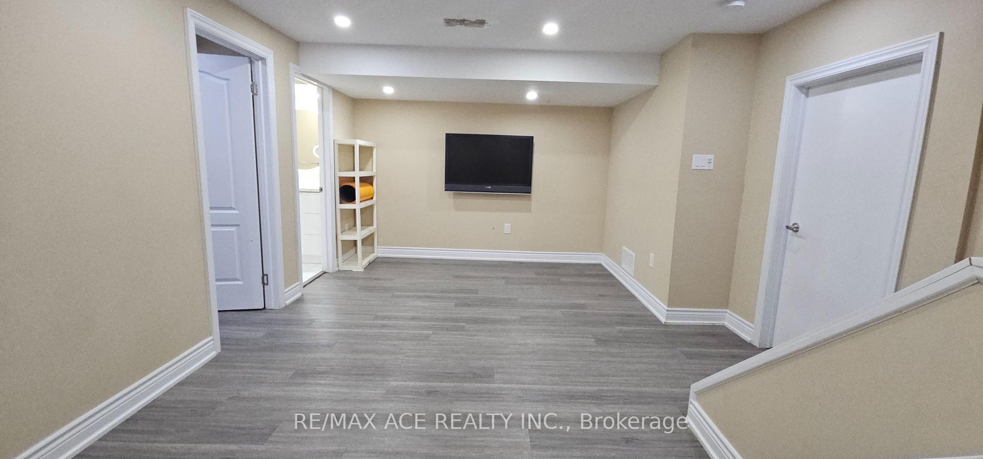 Photo 34 of 46 Ralph Chalmers Avenue, Markham, Wismer — HOMEH