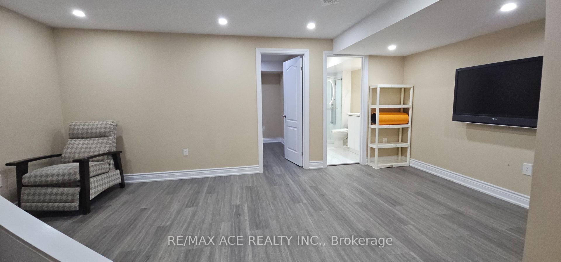 Photo 35 of 46 Ralph Chalmers Avenue, Markham, Wismer — HOMEH