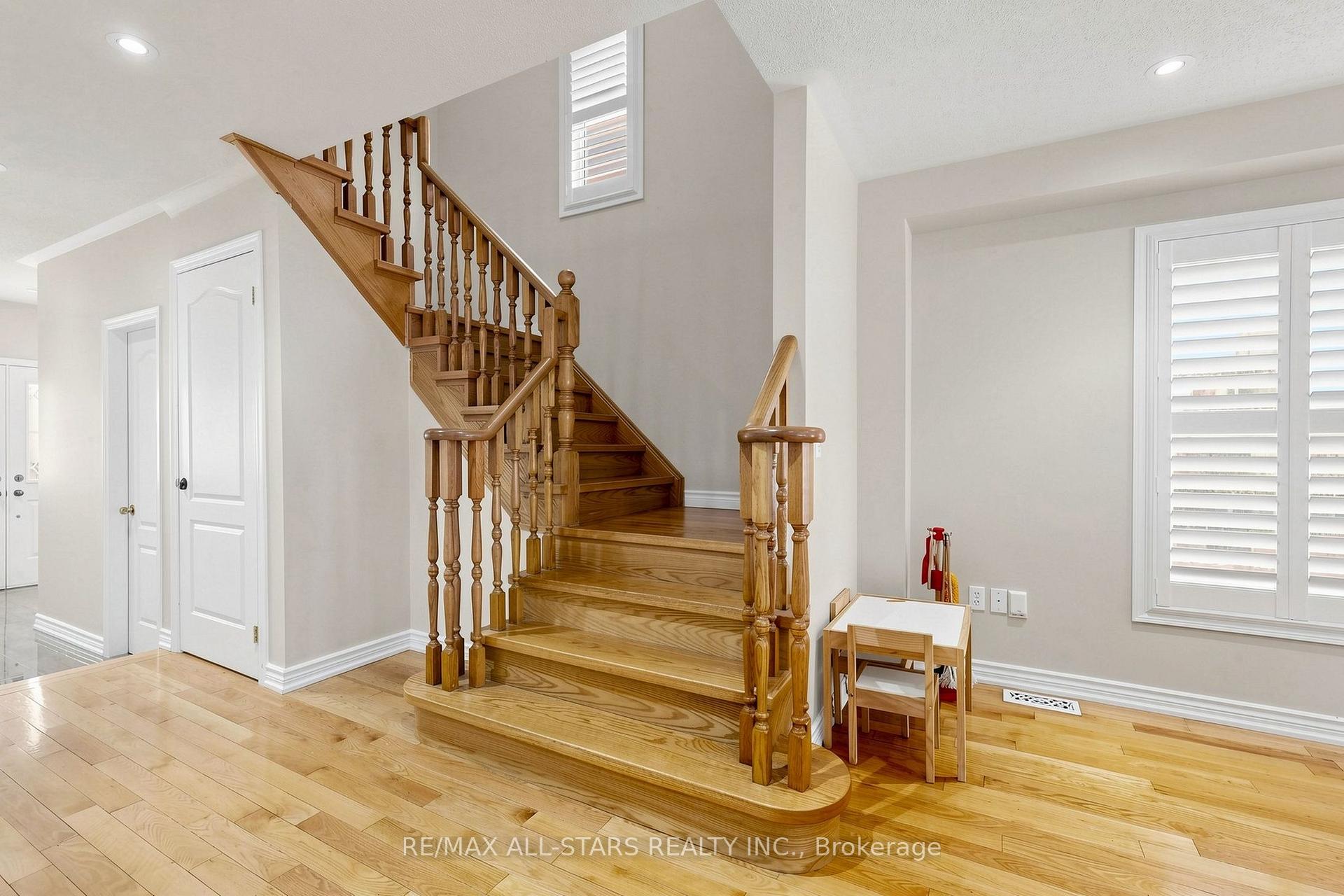 Photo 5 of 13 Boulderbrook Drive, Scarborough, Rouge — HOMEH