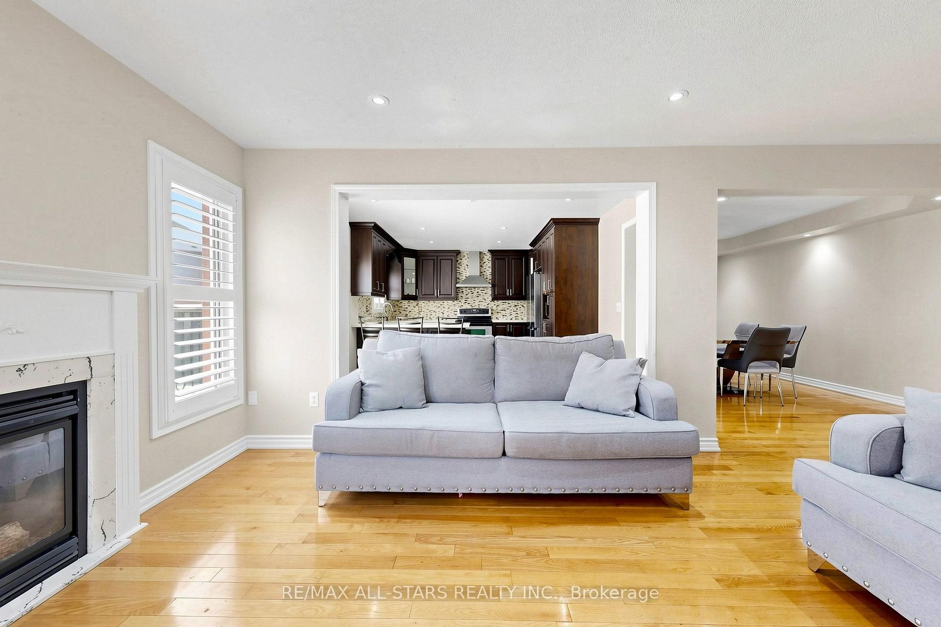 Photo 6 of 13 Boulderbrook Drive, Scarborough, Rouge — HOMEH