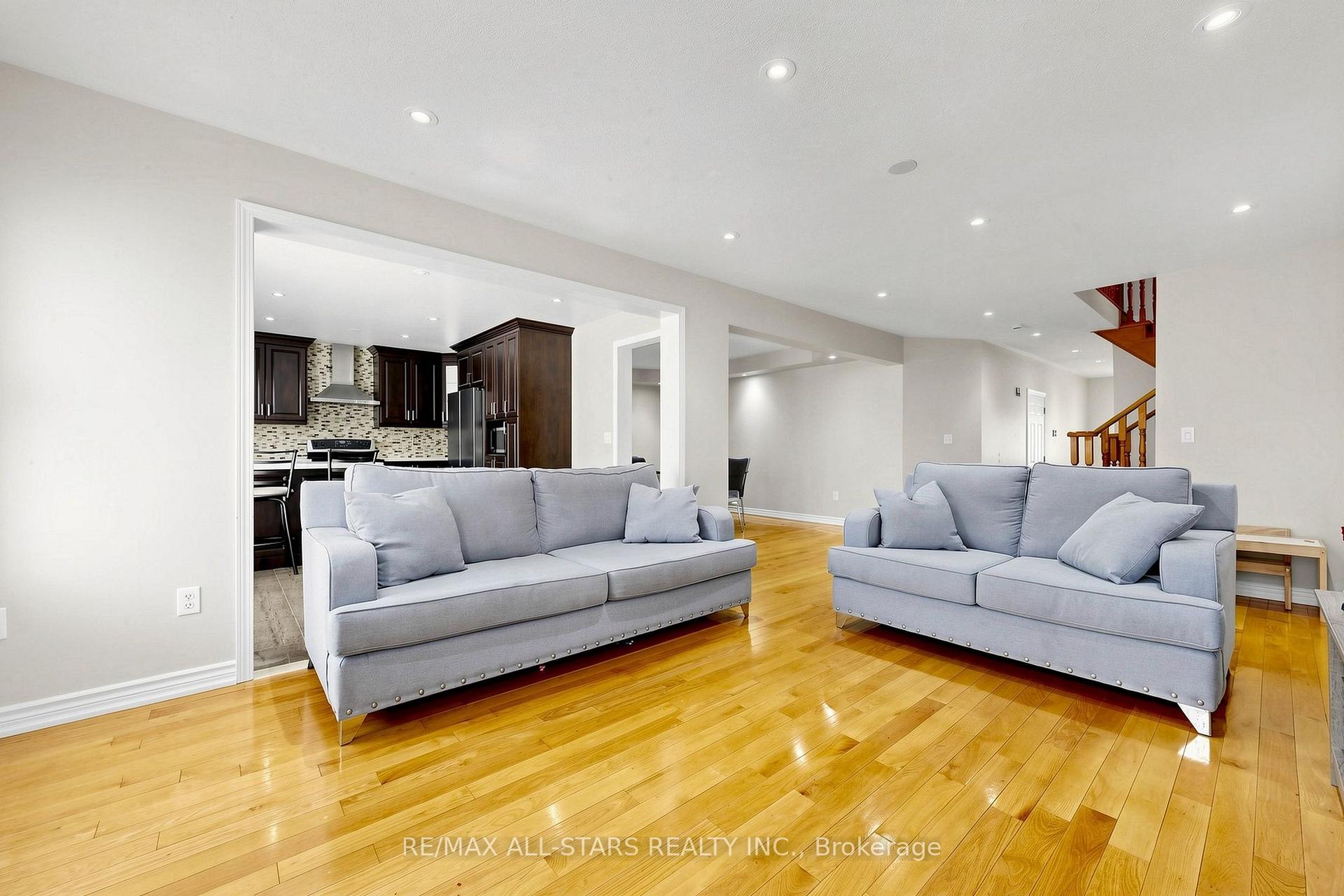 Photo 7 of 13 Boulderbrook Drive, Scarborough, Rouge — HOMEH