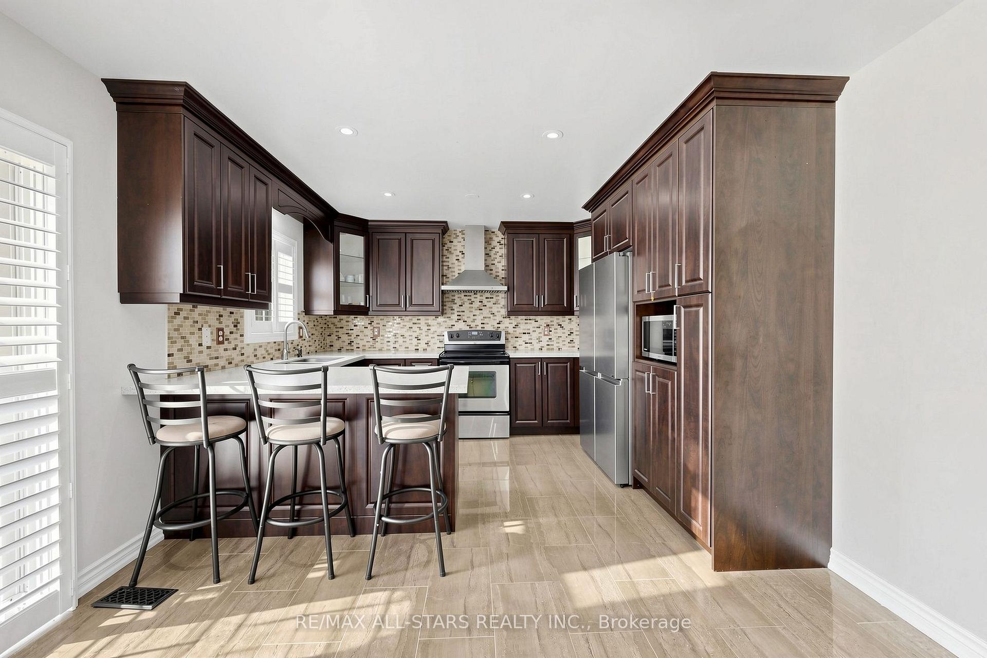 Photo 11 of 13 Boulderbrook Drive, Scarborough, Rouge — HOMEH