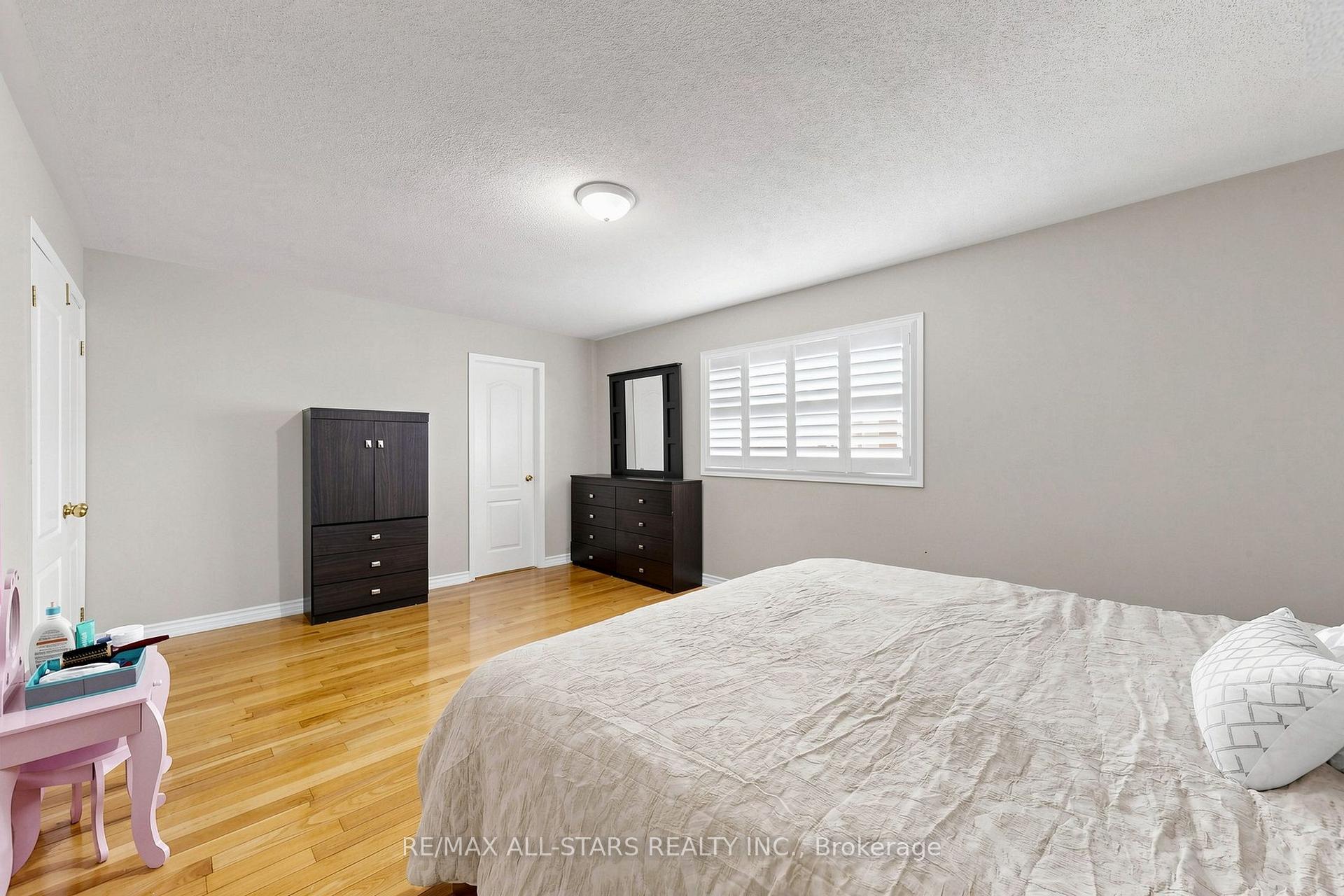 Photo 15 of 13 Boulderbrook Drive, Scarborough, Rouge — HOMEH