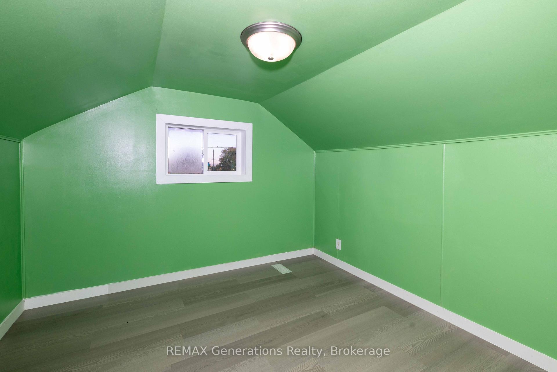 Photo 12 of 1021 Alexandra Street, Thunder Bay, East End — HOMEH