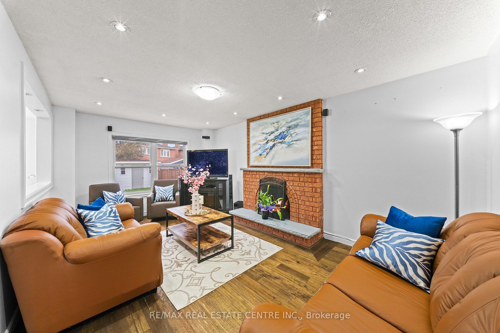 Photo 13 of 2 Hollyburn Court, Vaughan, West Woodbridge — HOMEH
