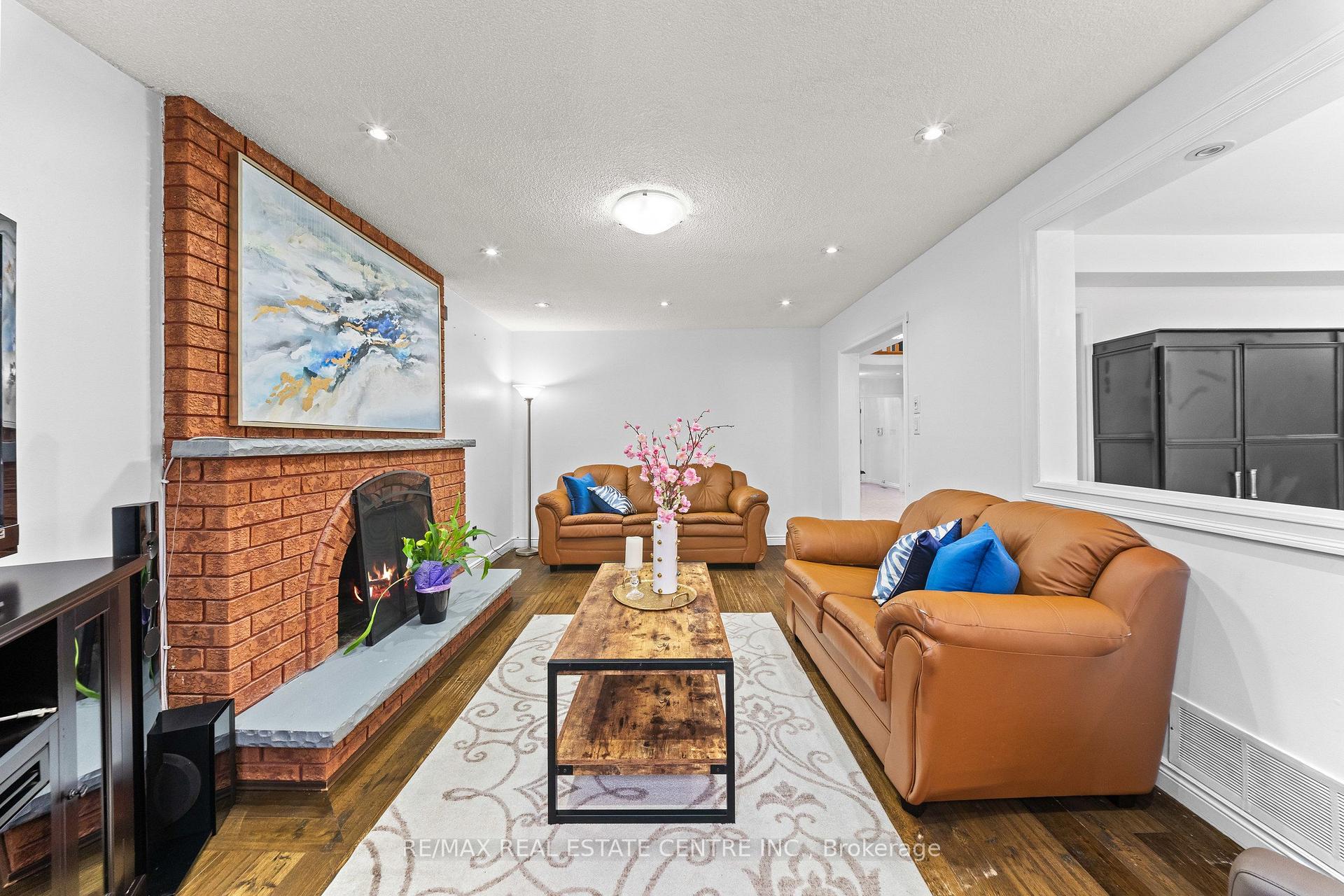 Photo 15 of 2 Hollyburn Court, Vaughan, West Woodbridge — HOMEH