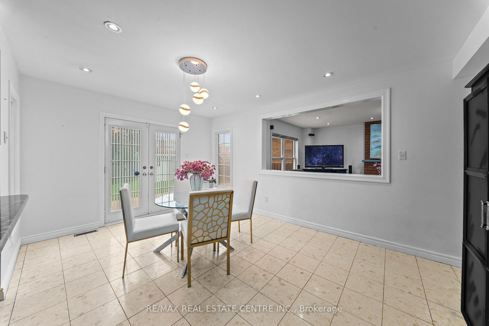 Photo 17 of 2 Hollyburn Court, Vaughan, West Woodbridge — HOMEH