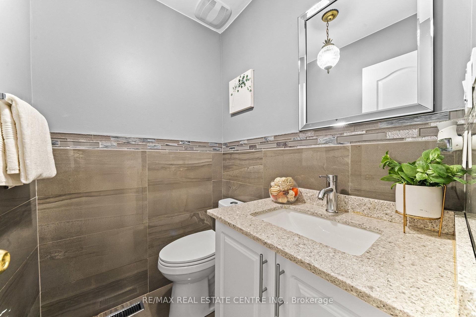Photo 20 of 2 Hollyburn Court, Vaughan, West Woodbridge — HOMEH