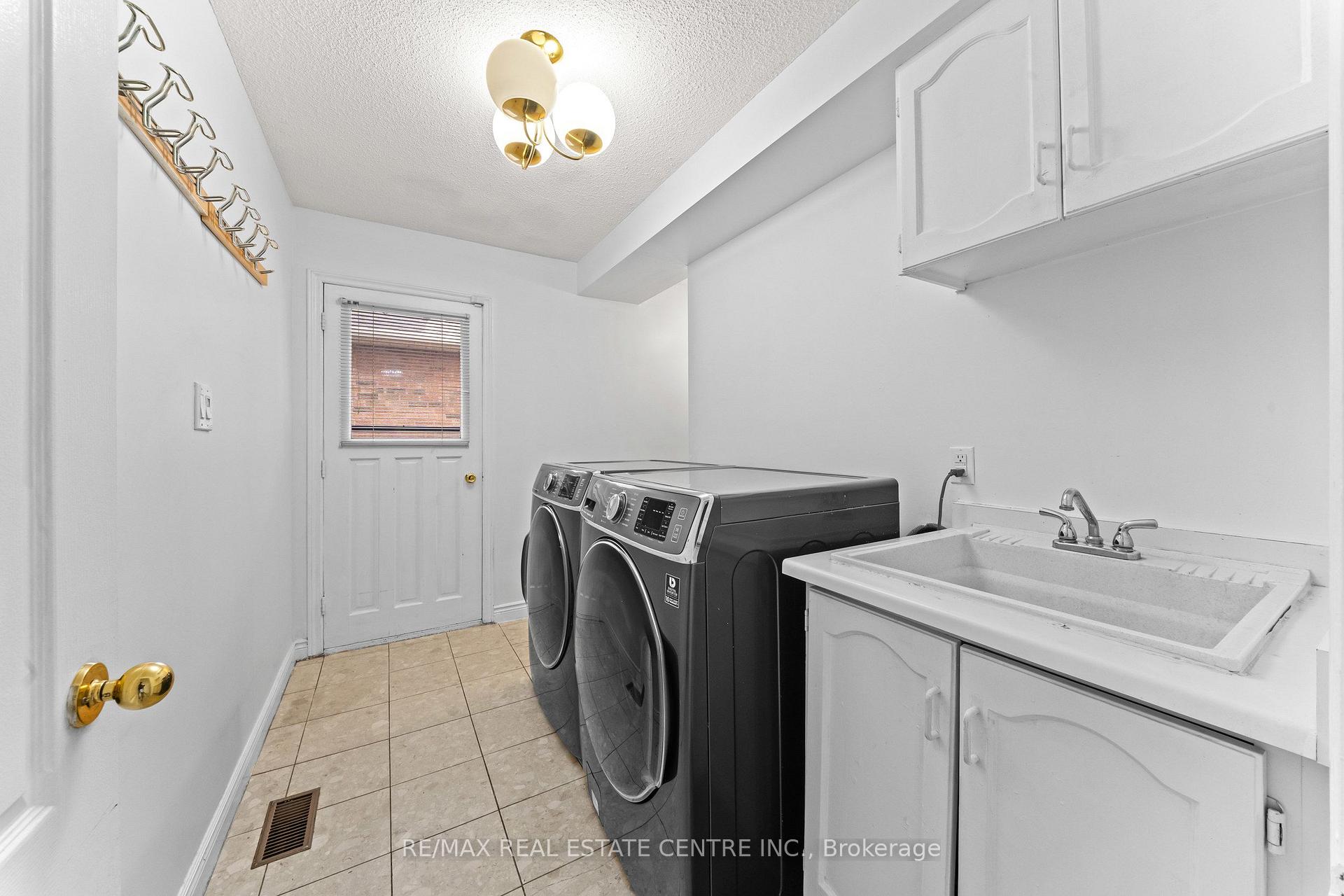 Photo 21 of 2 Hollyburn Court, Vaughan, West Woodbridge — HOMEH