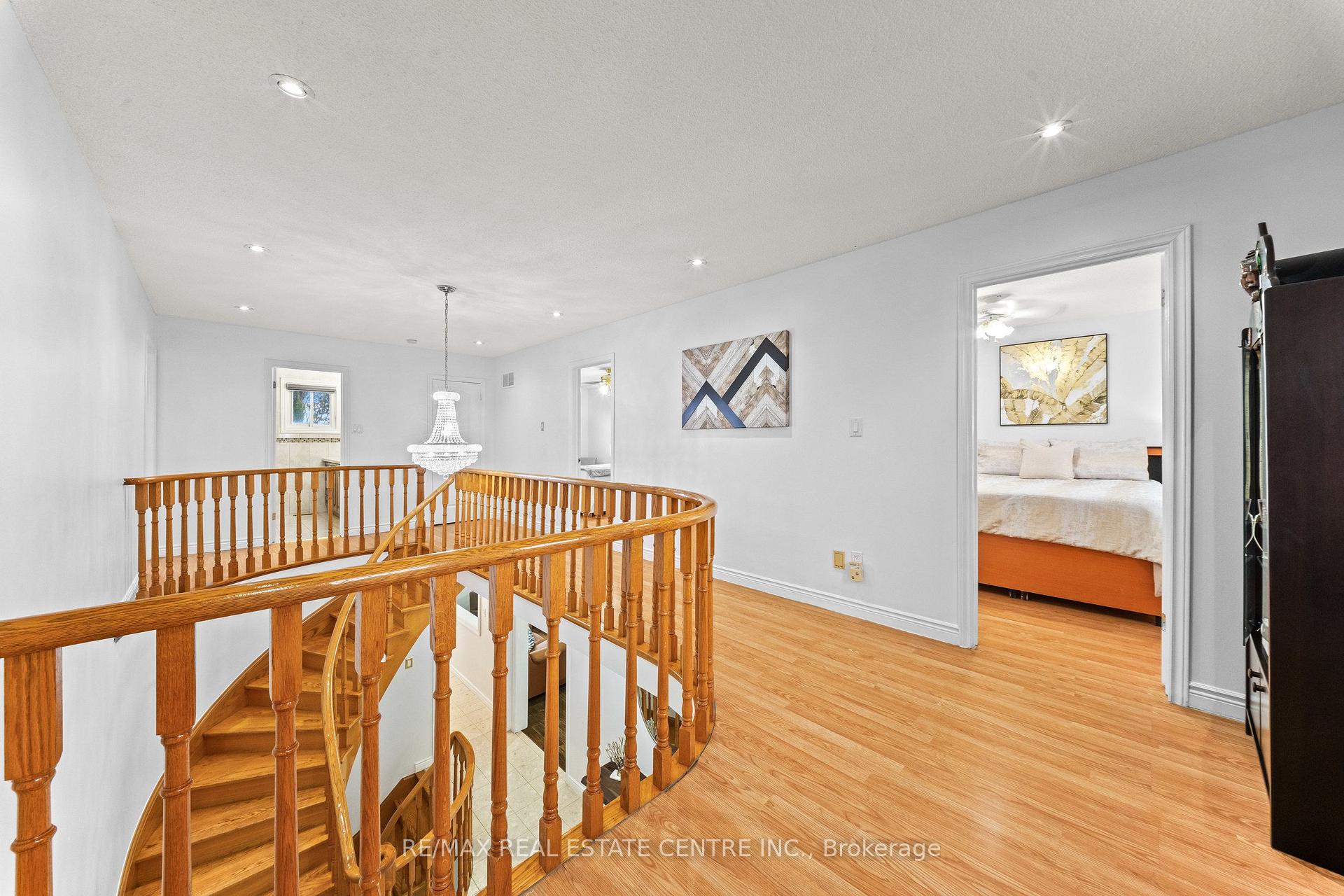 Photo 22 of 2 Hollyburn Court, Vaughan, West Woodbridge — HOMEH