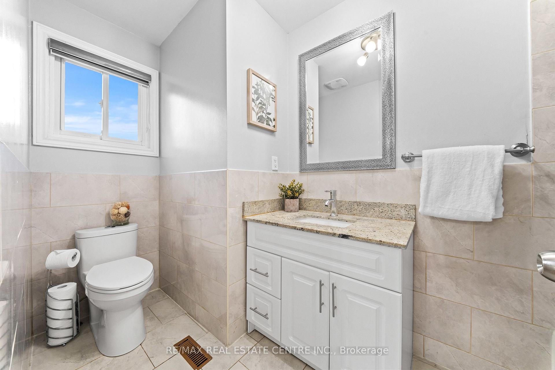 Photo 24 of 2 Hollyburn Court, Vaughan, West Woodbridge — HOMEH