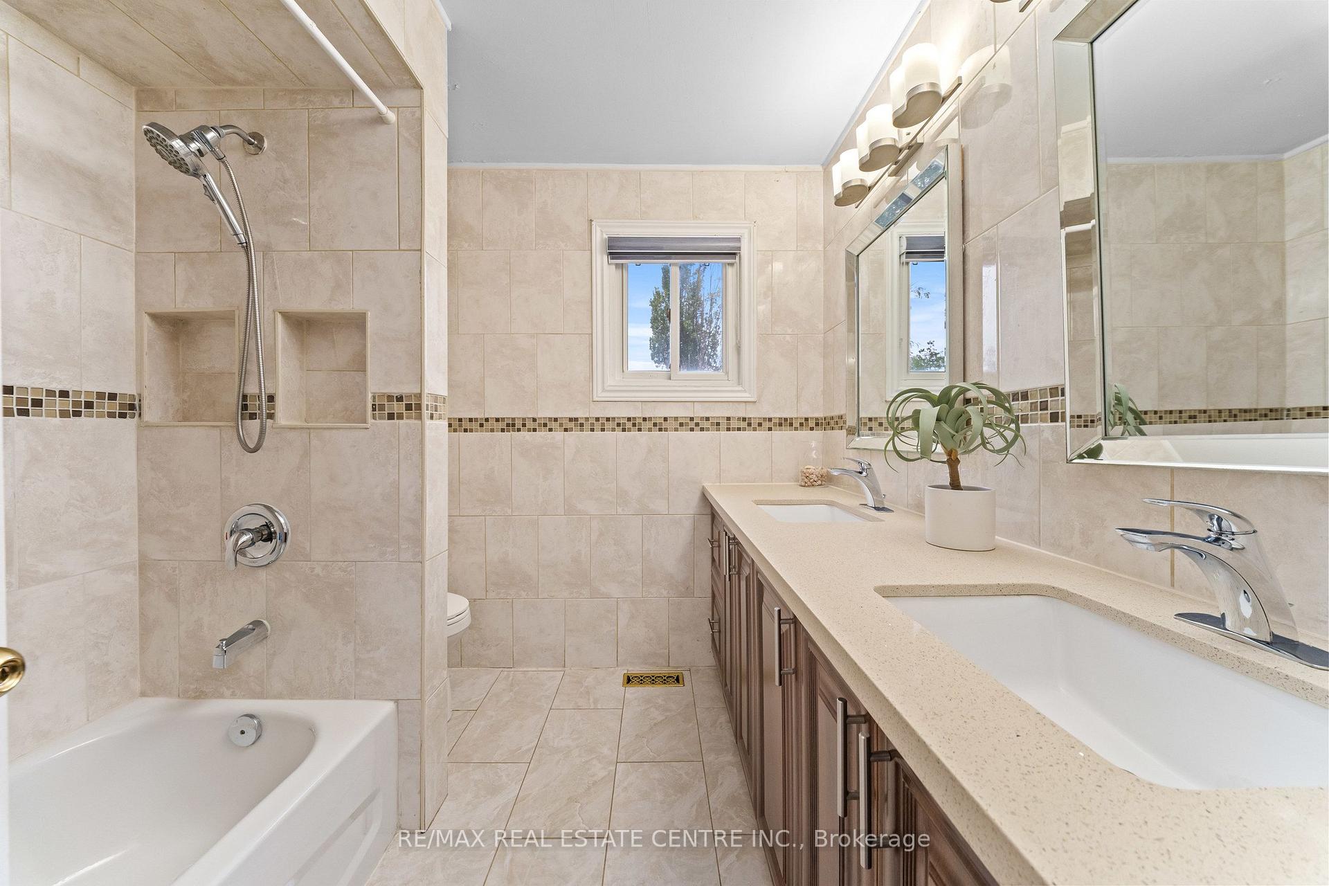 Photo 31 of 2 Hollyburn Court, Vaughan, West Woodbridge — HOMEH