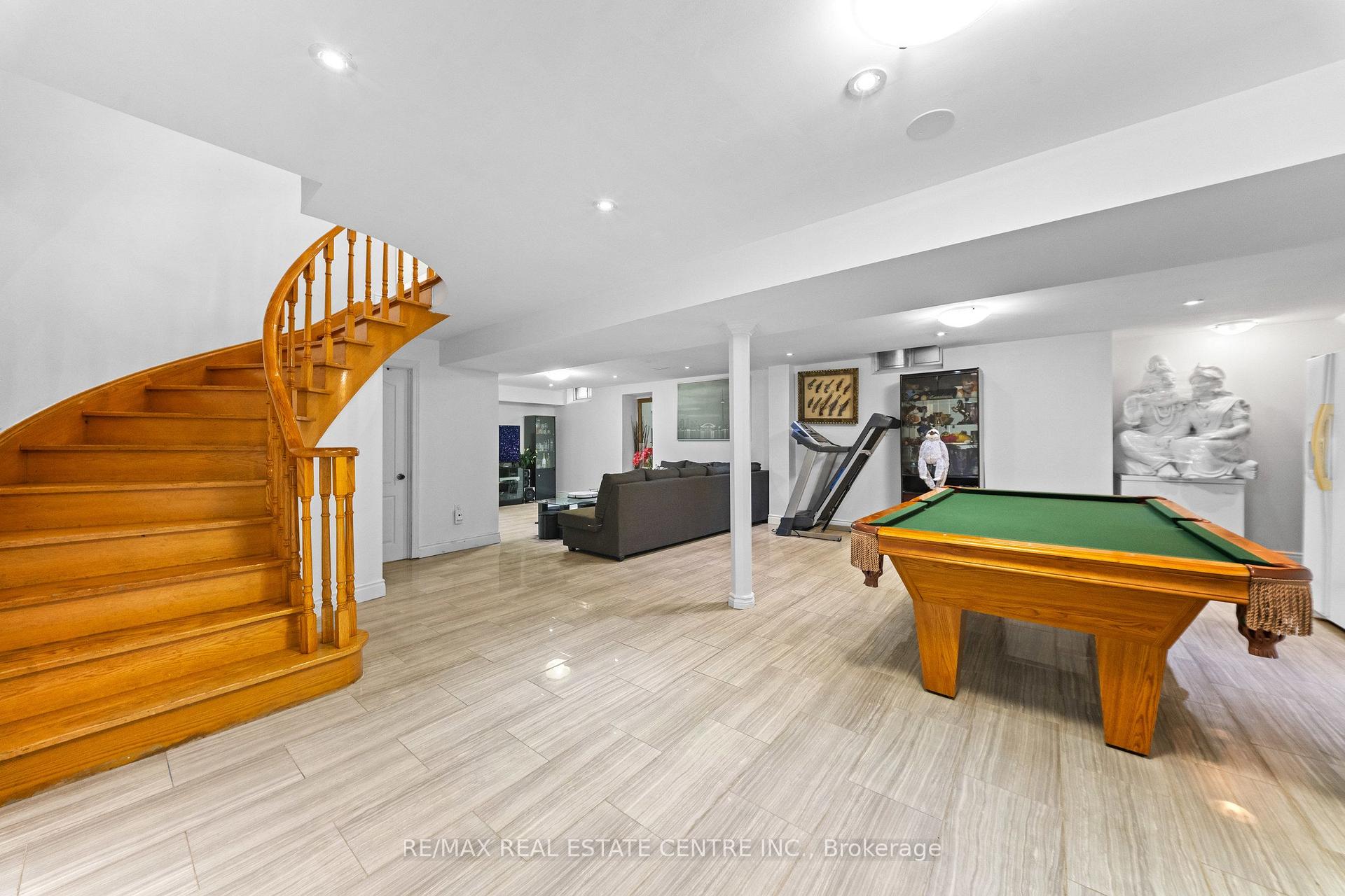 Photo 32 of 2 Hollyburn Court, Vaughan, West Woodbridge — HOMEH