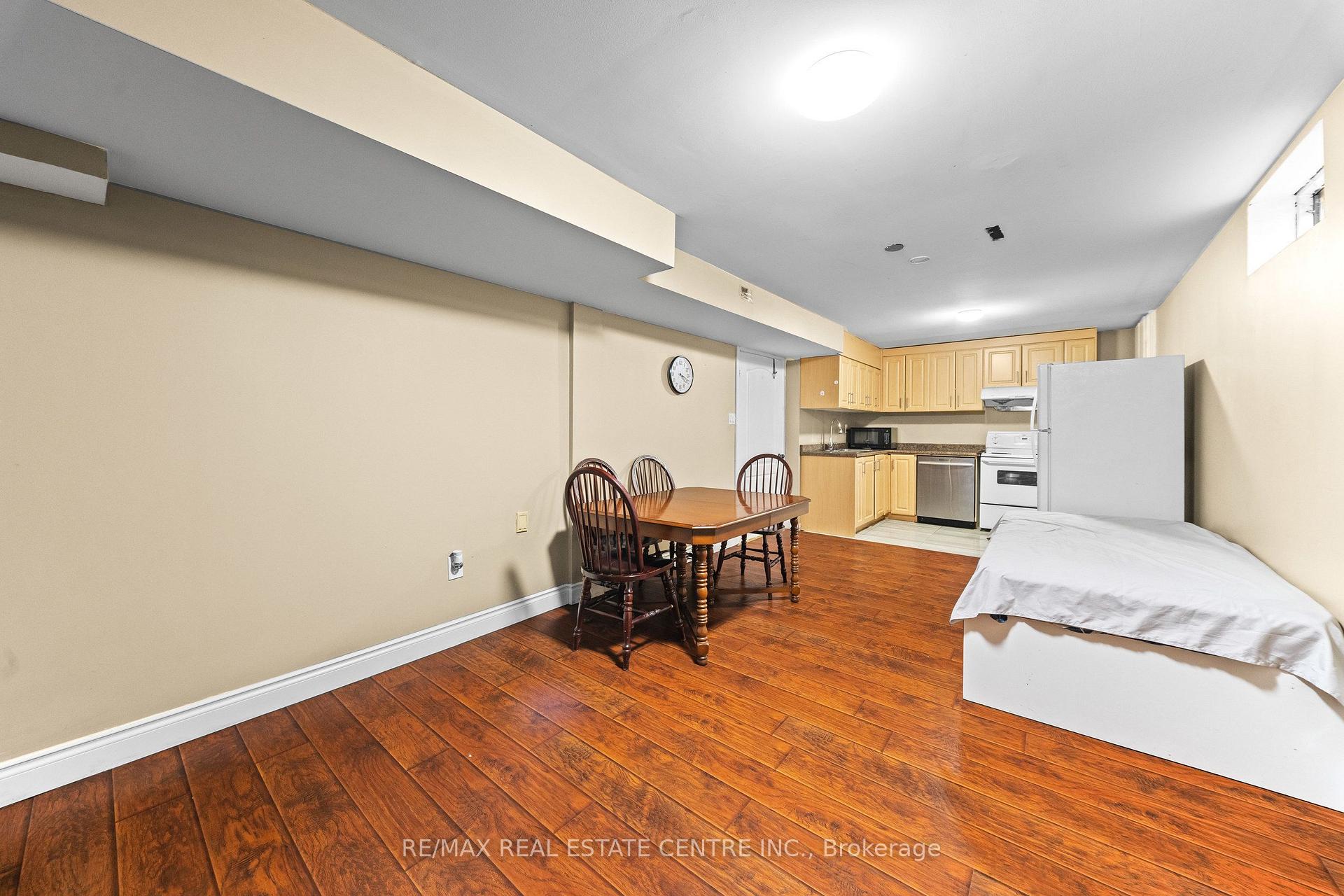 Photo 36 of 2 Hollyburn Court, Vaughan, West Woodbridge — HOMEH