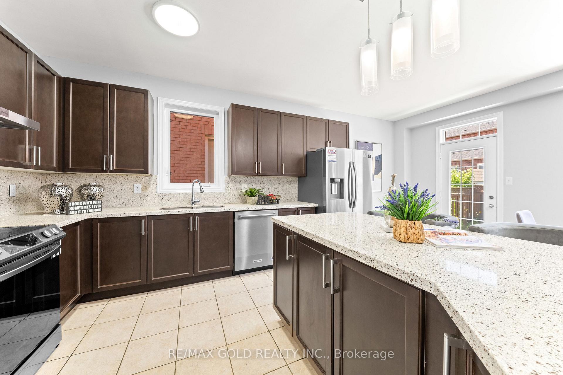 Photo 17 of 54 Blazing Star Drive, Brampton, Sandringham-Wellington — HOMEH