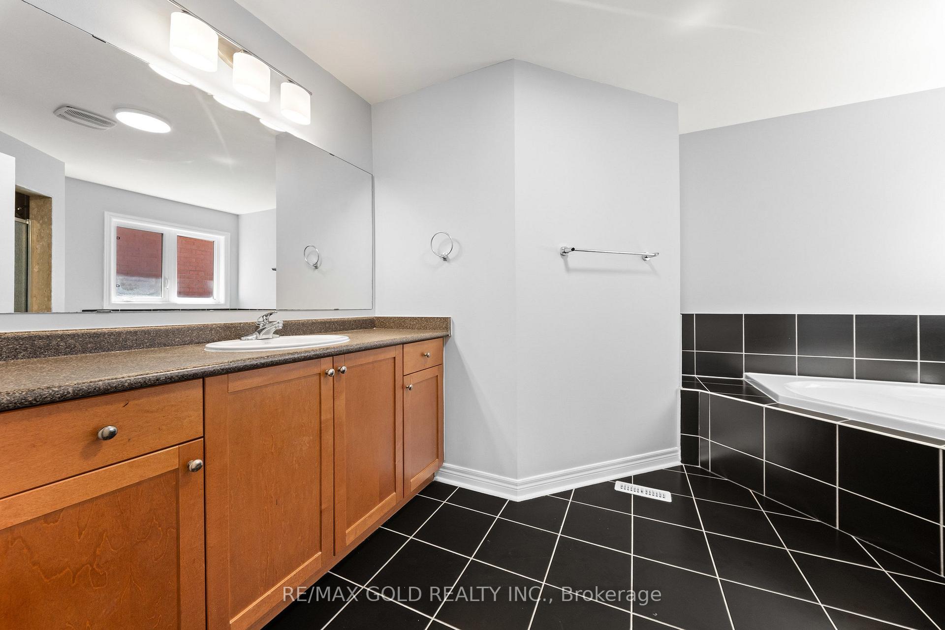 Photo 28 of 54 Blazing Star Drive, Brampton, Sandringham-Wellington — HOMEH