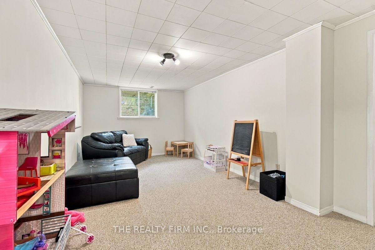 Photo 24 of 11 Somerset Crescent, London, South K — HOMEH
