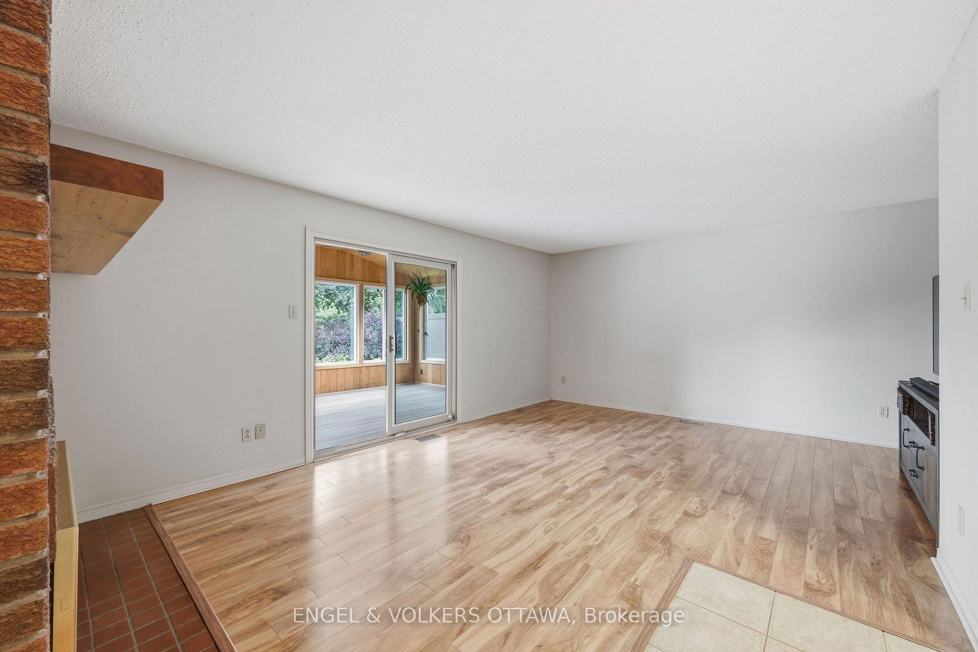 Photo 9 of 885 Plante Drive, Ottawa, Hunt Club/Western Community — HOMEH
