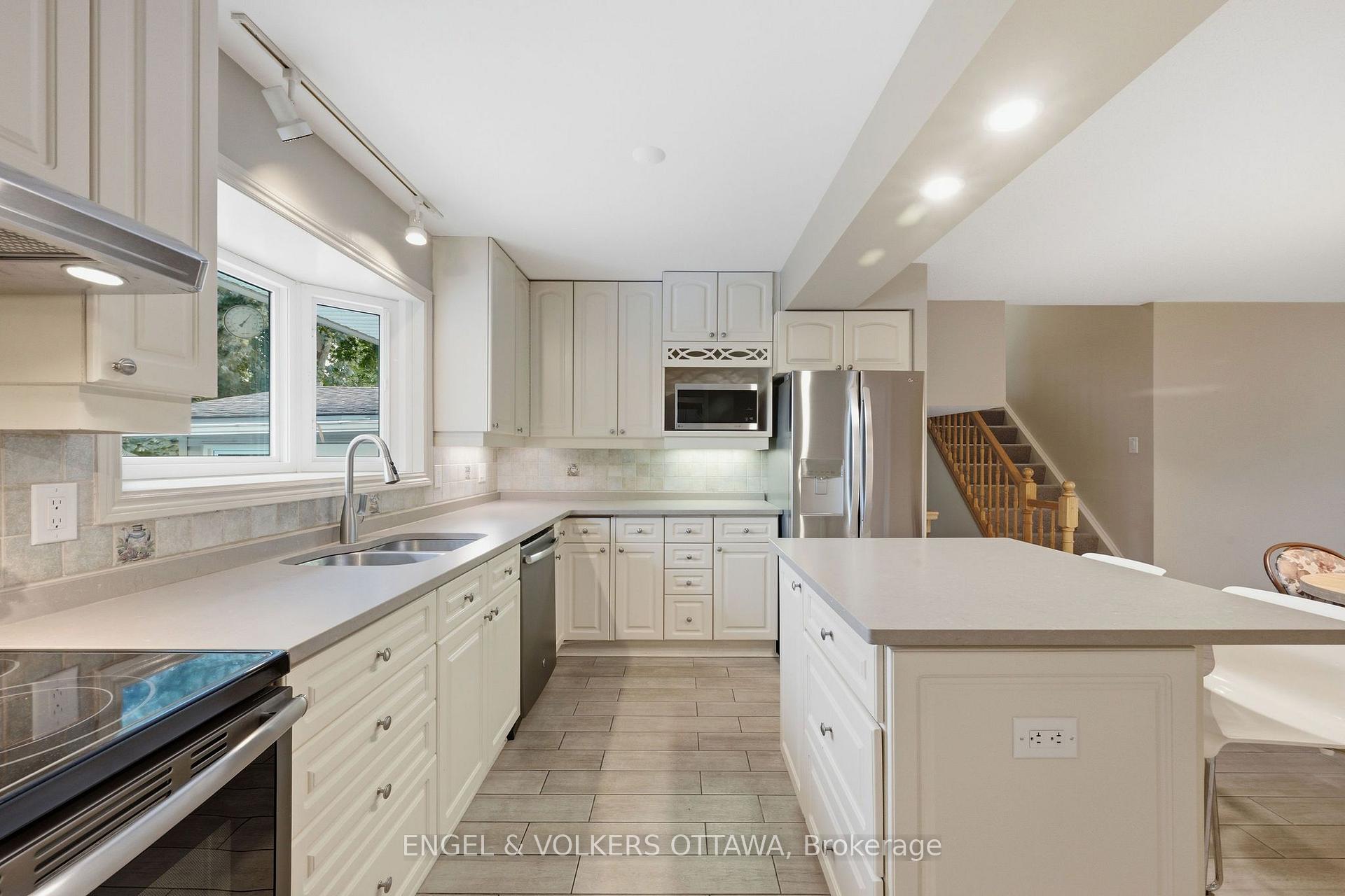 Photo 10 of 885 Plante Drive, Ottawa, Hunt Club/Western Community — HOMEH