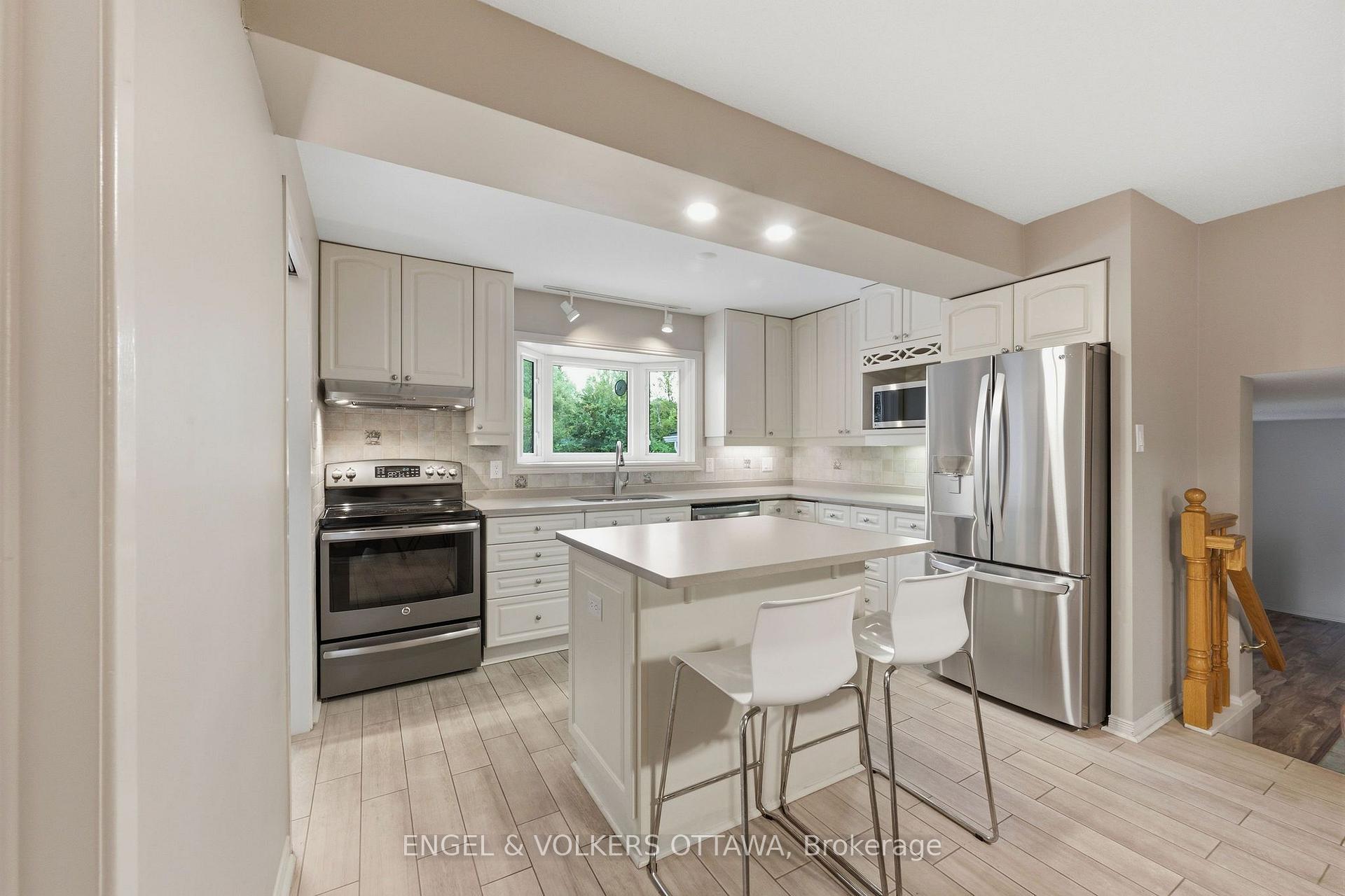 Photo 11 of 885 Plante Drive, Ottawa, Hunt Club/Western Community — HOMEH