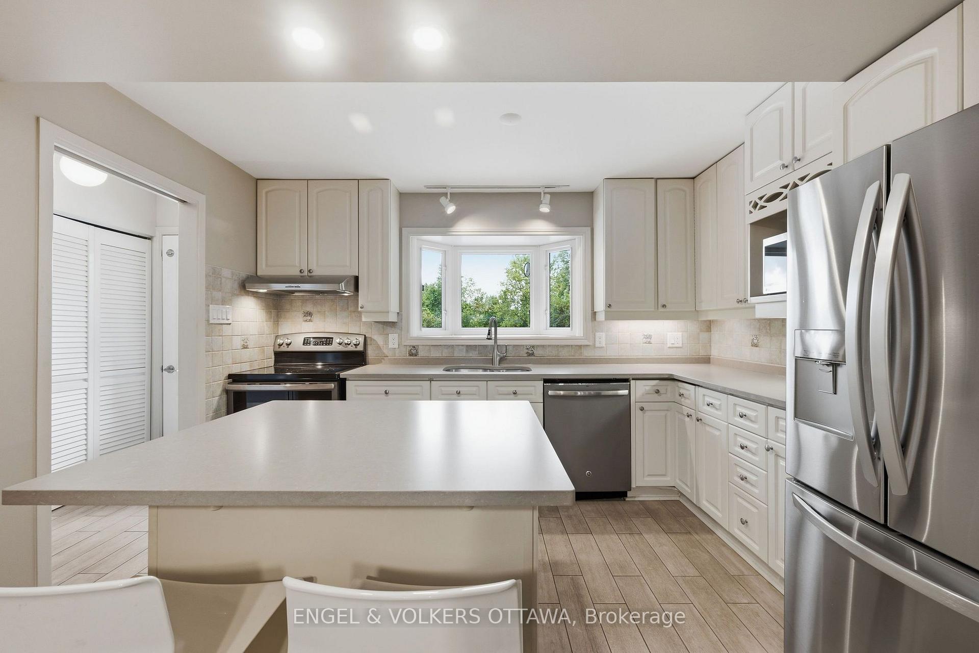Photo 14 of 885 Plante Drive, Ottawa, Hunt Club/Western Community — HOMEH