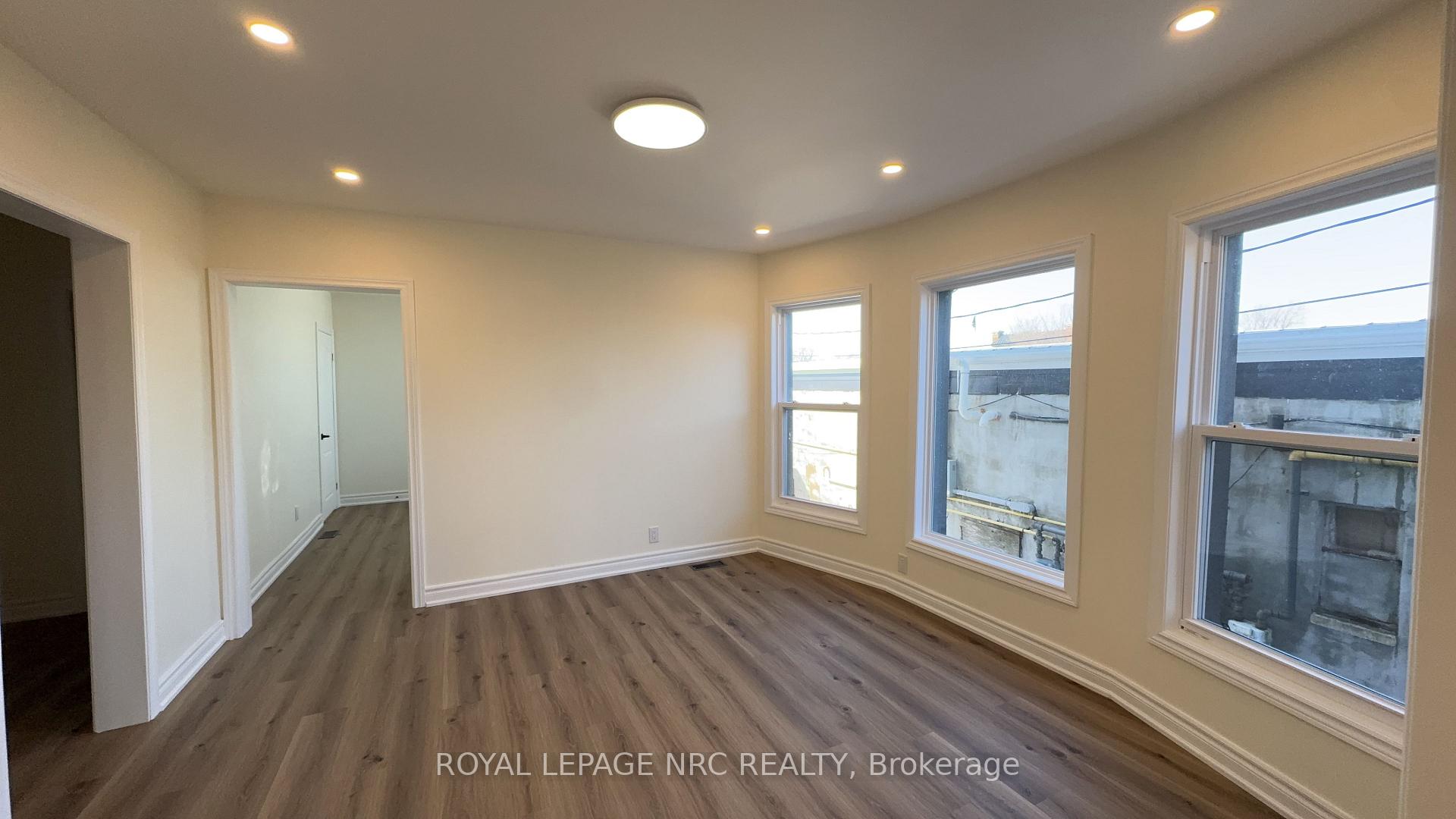 Photo 10 of 4677 Crysler Avenue, Niagara Falls, Downtown — HOMEH