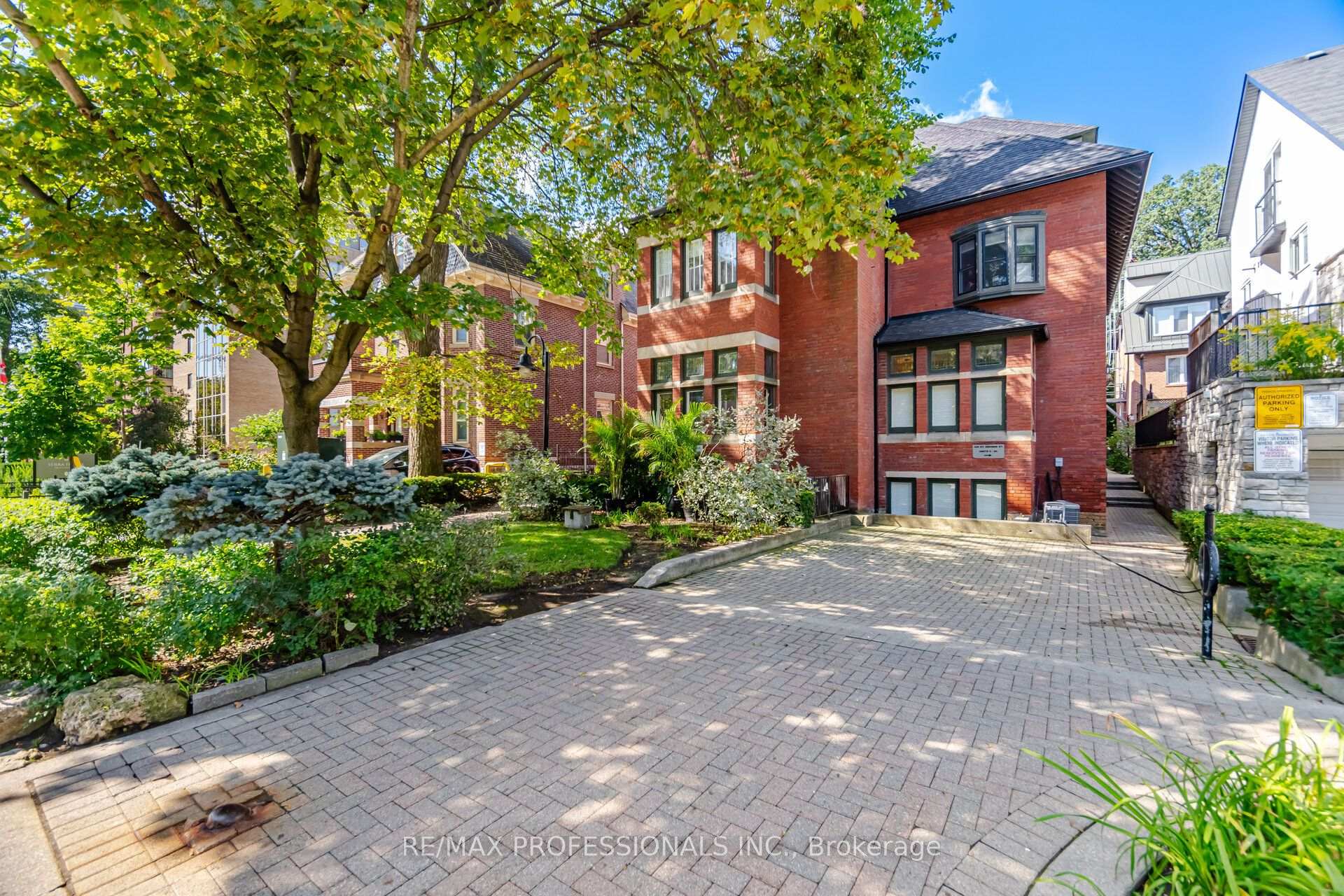 Photo 2 of Unit 10, 228 St George Street, Toronto, The Annex — HOMEH