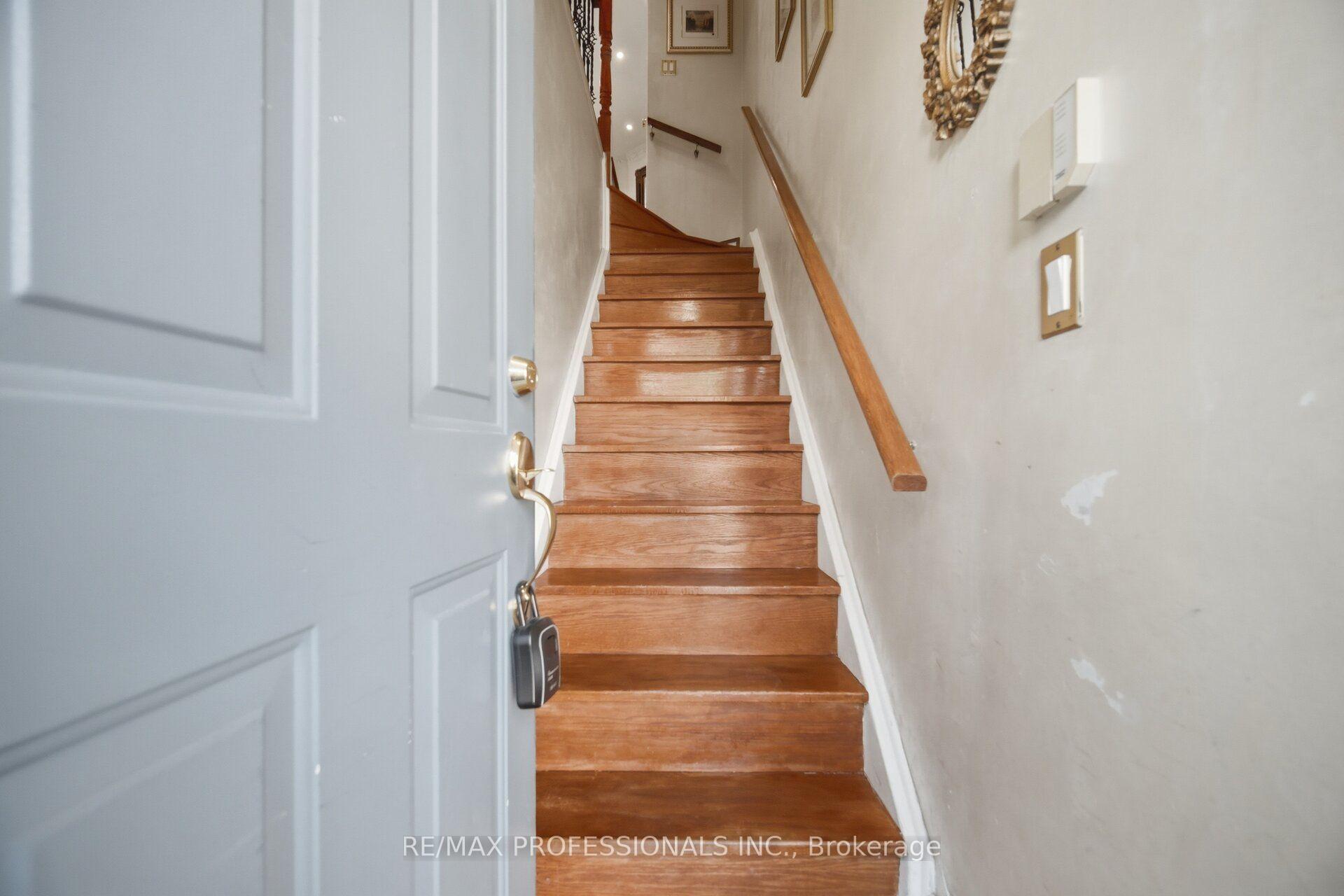 Photo 5 of Unit 10, 228 St George Street, Toronto, The Annex — HOMEH
