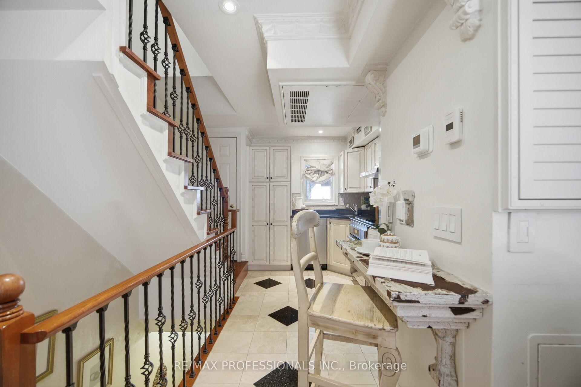 Photo 14 of Unit 10, 228 St George Street, Toronto, The Annex — HOMEH