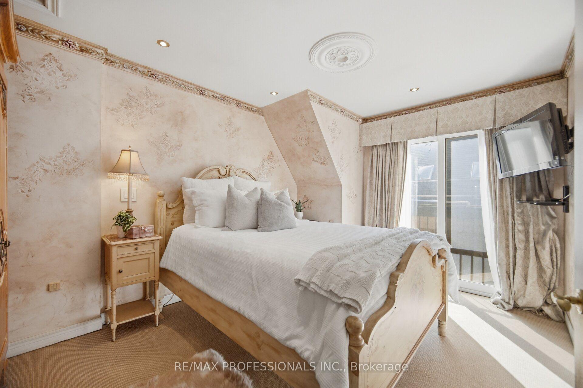 Photo 21 of Unit 10, 228 St George Street, Toronto, The Annex — HOMEH