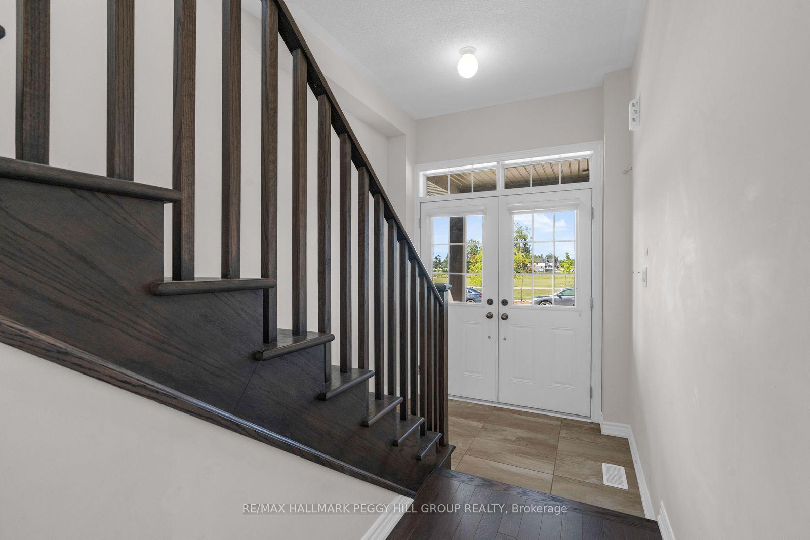 Photo 3 of 116 Nottingham Road, Barrie, Rural Barrie Southeast — HOMEH