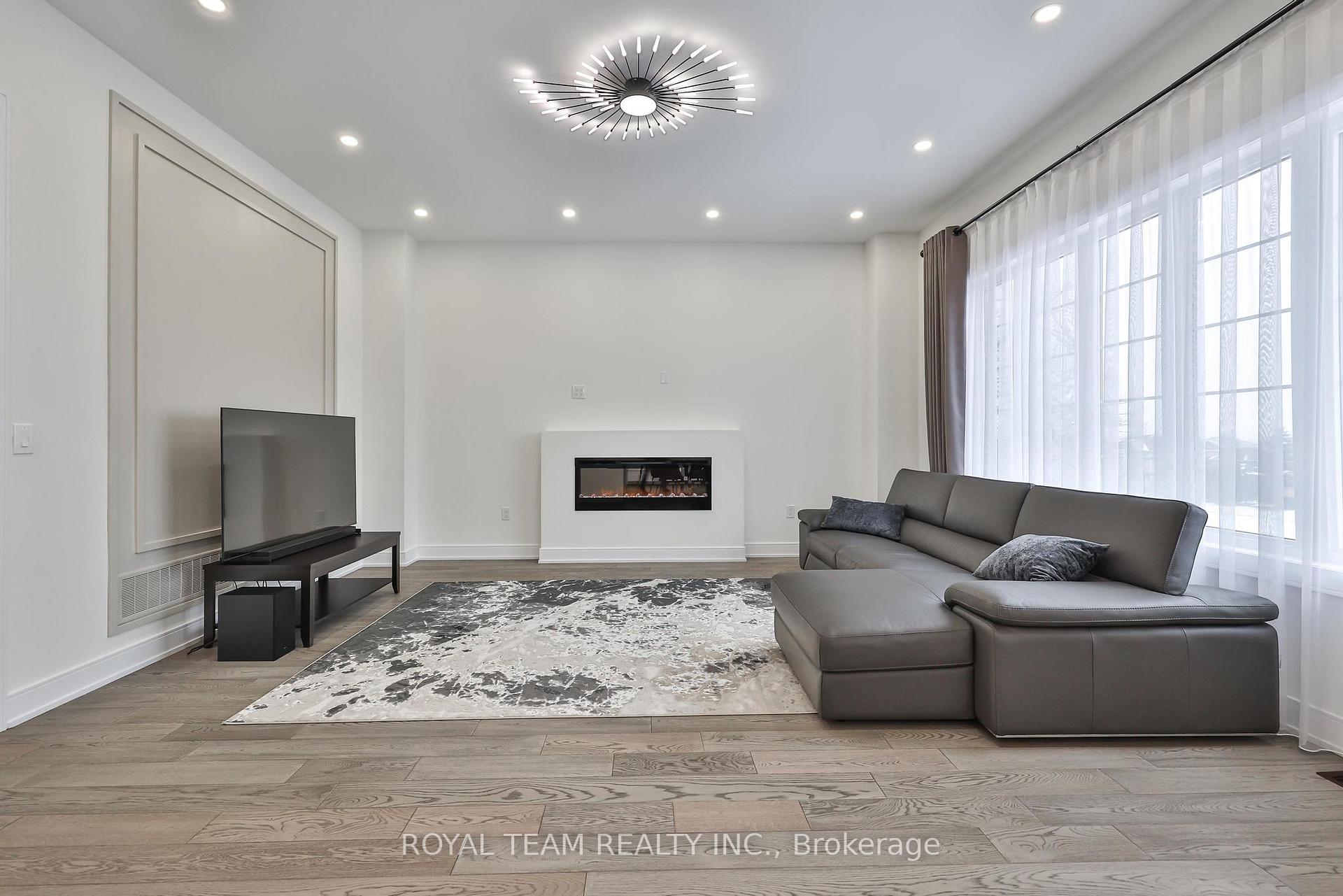 Photo 4 of 1361 Blackmore Street, Innisfil, Alcona — HOMEH