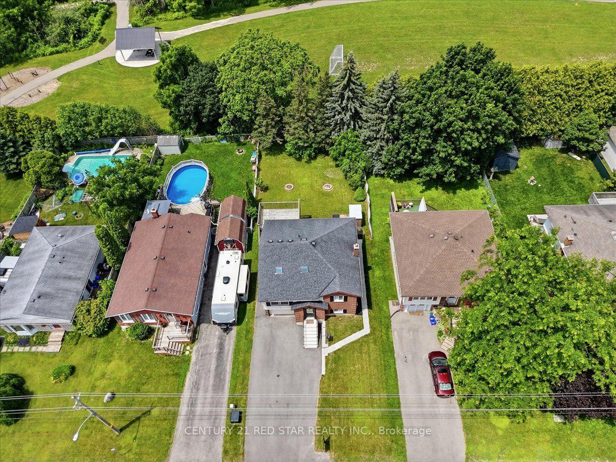 Photo 2 of 475 Forfar Street E, Centre Wellington, Fergus — HOMEH