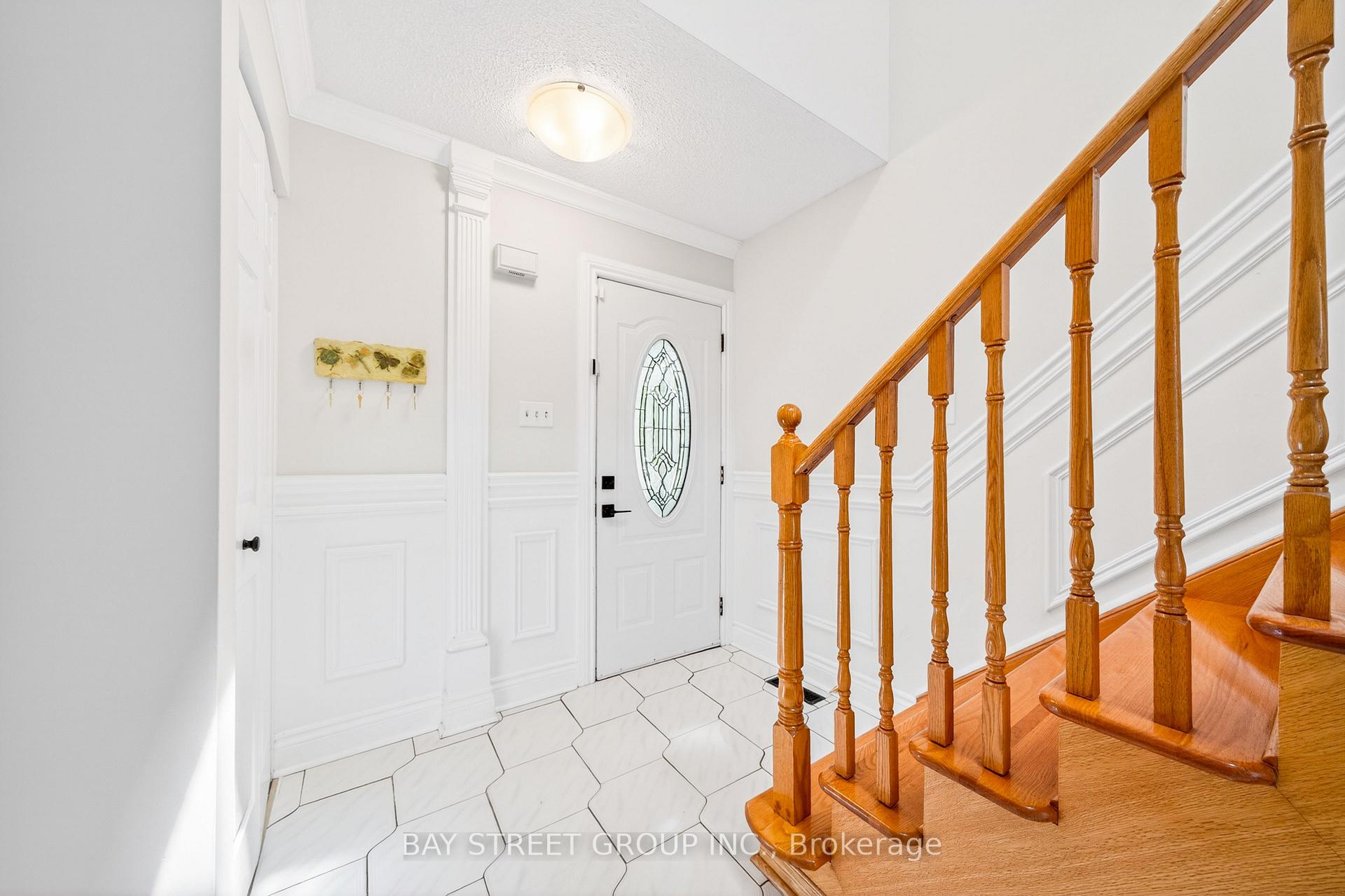 Photo 5 of 16 Chase Court, Markham, Milliken Mills East — HOMEH