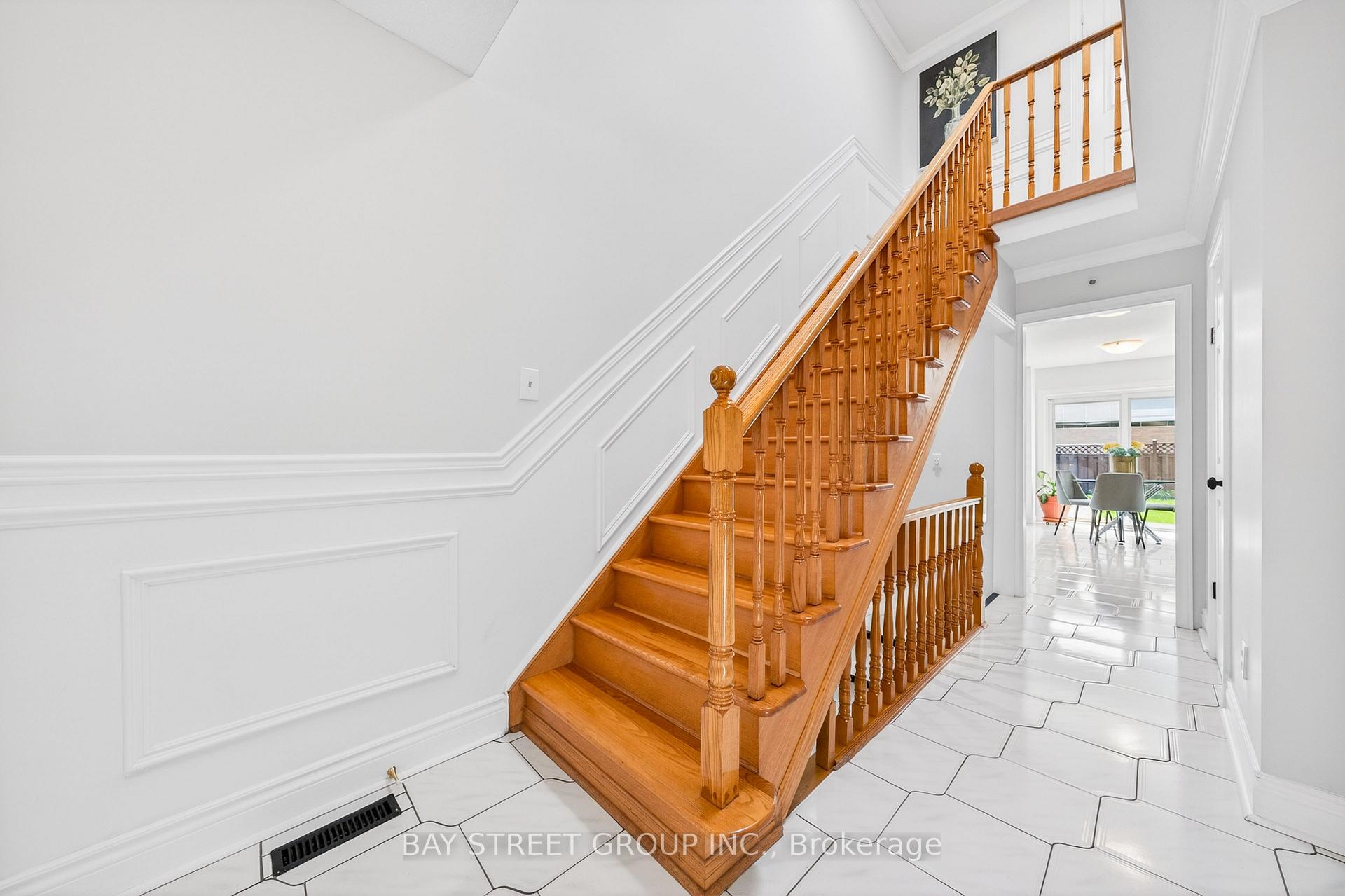Photo 6 of 16 Chase Court, Markham, Milliken Mills East — HOMEH
