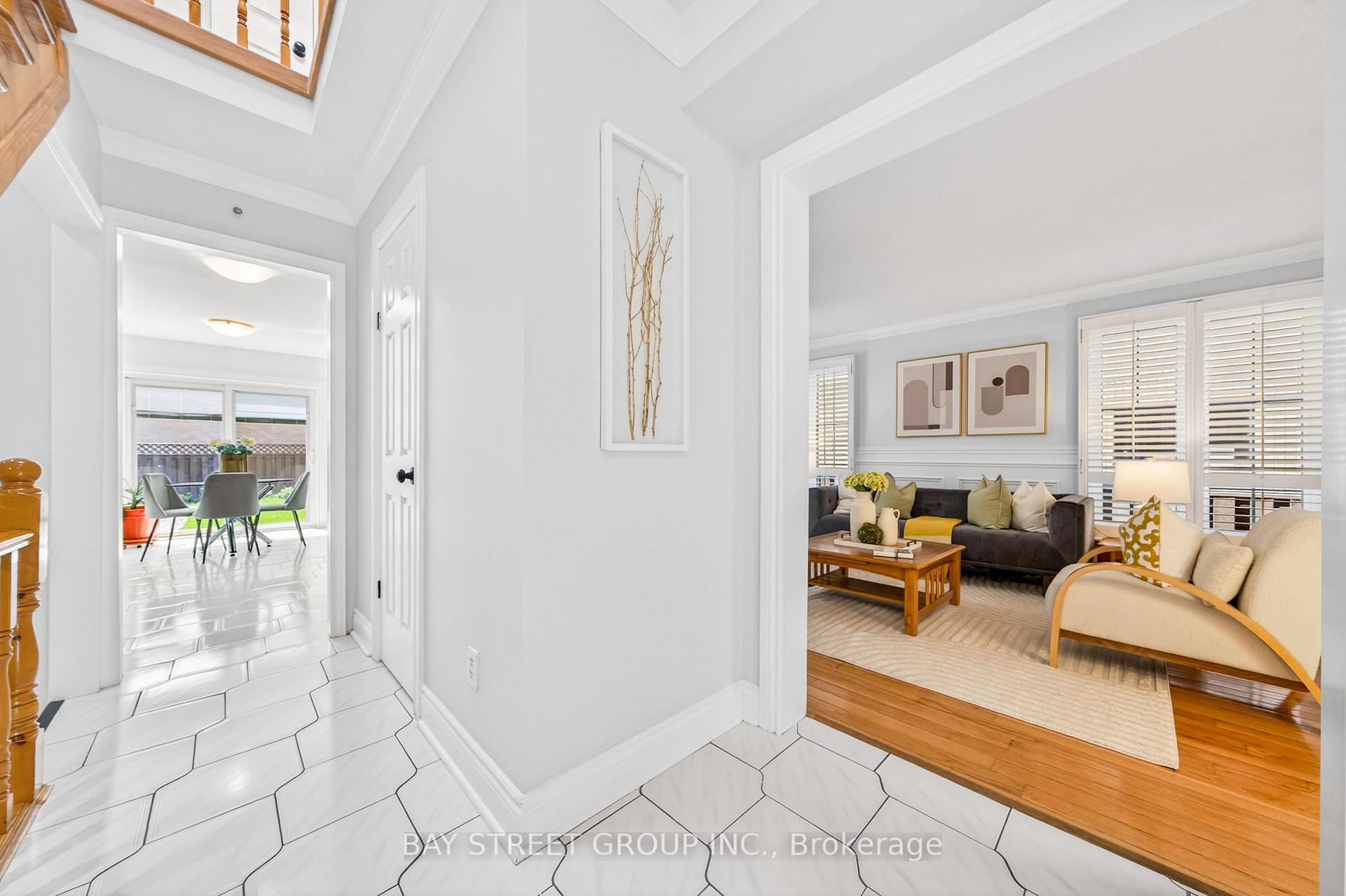Photo 7 of 16 Chase Court, Markham, Milliken Mills East — HOMEH