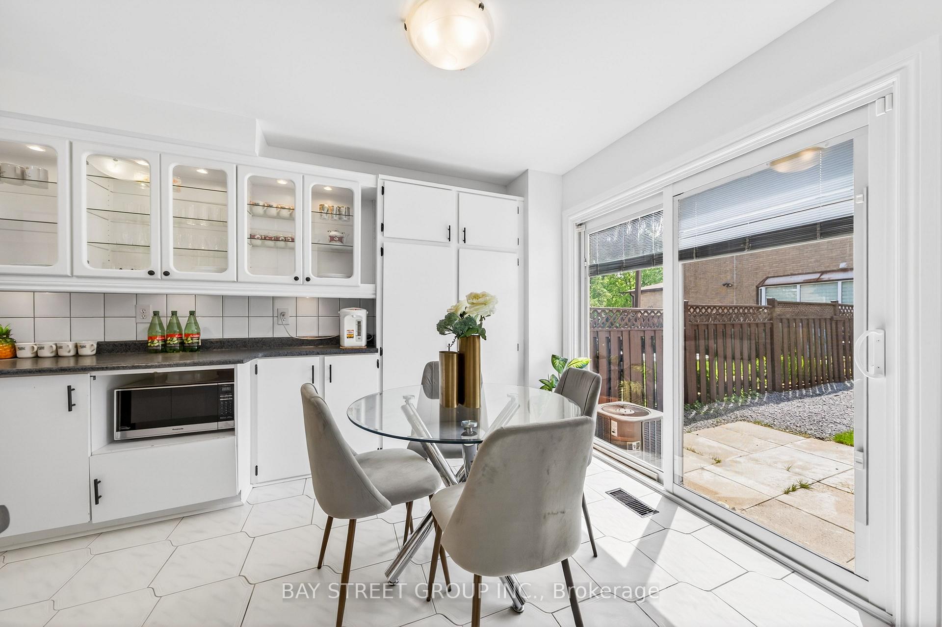 Photo 14 of 16 Chase Court, Markham, Milliken Mills East — HOMEH