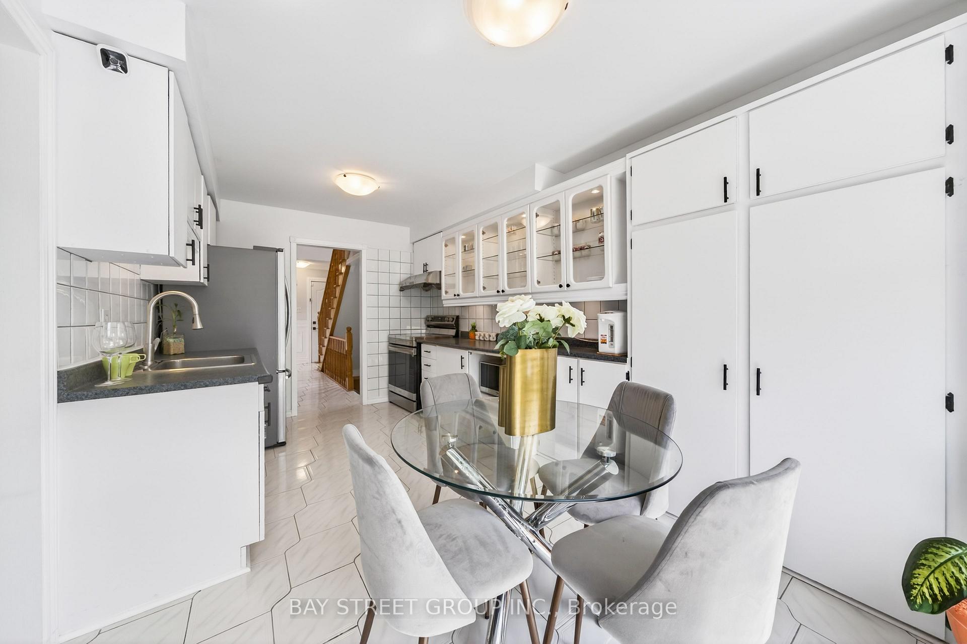 Photo 15 of 16 Chase Court, Markham, Milliken Mills East — HOMEH