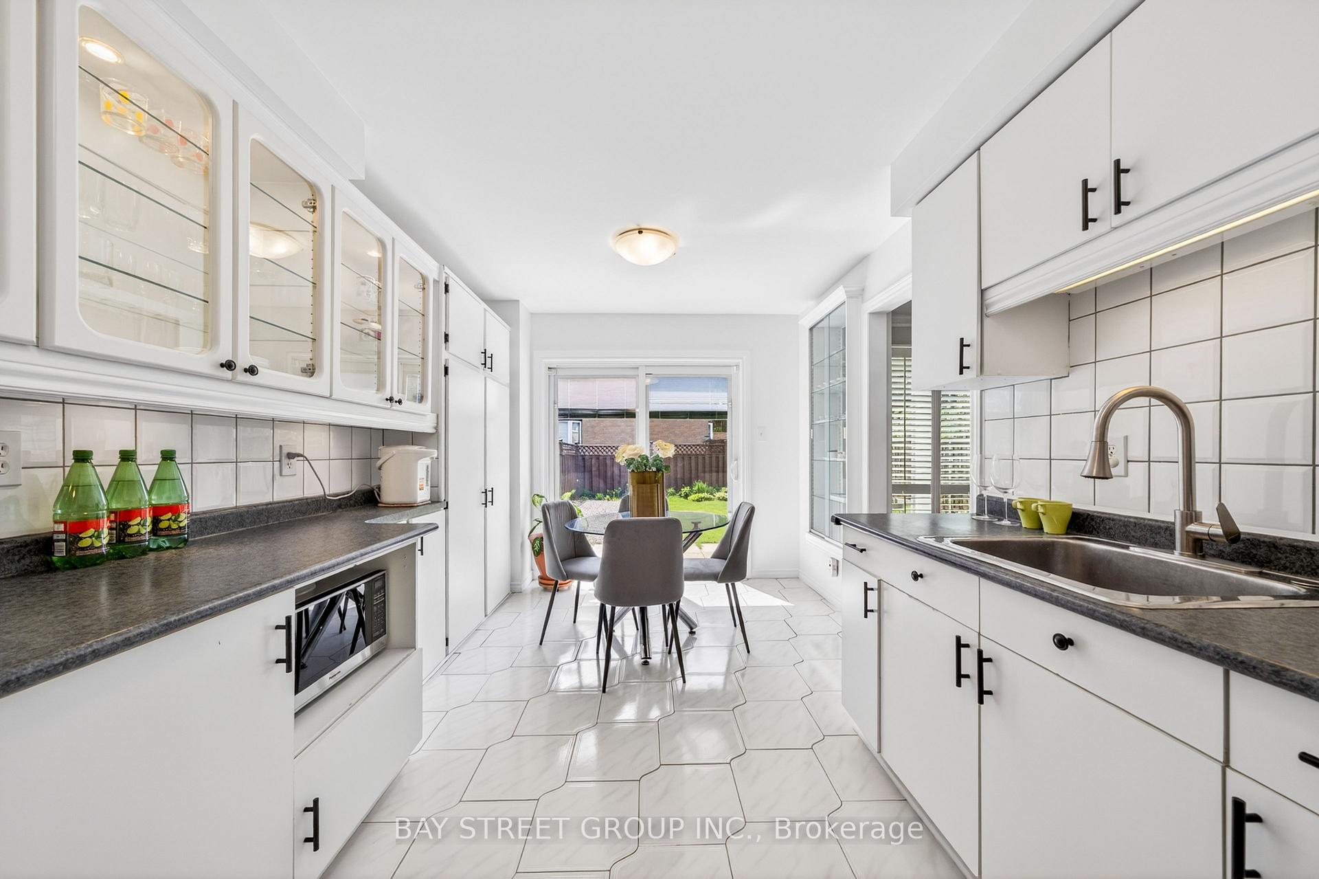 Photo 18 of 16 Chase Court, Markham, Milliken Mills East — HOMEH