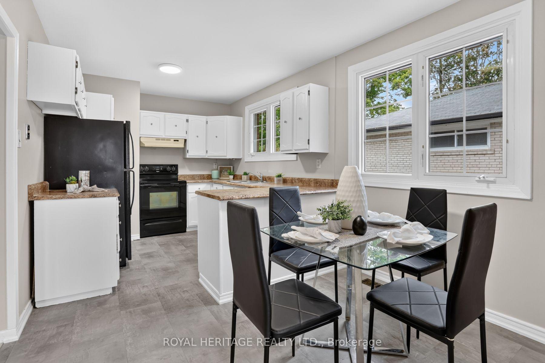 Photo 2 of 914 Donovan Crescent, Whitby, Williamsburg — HOMEH