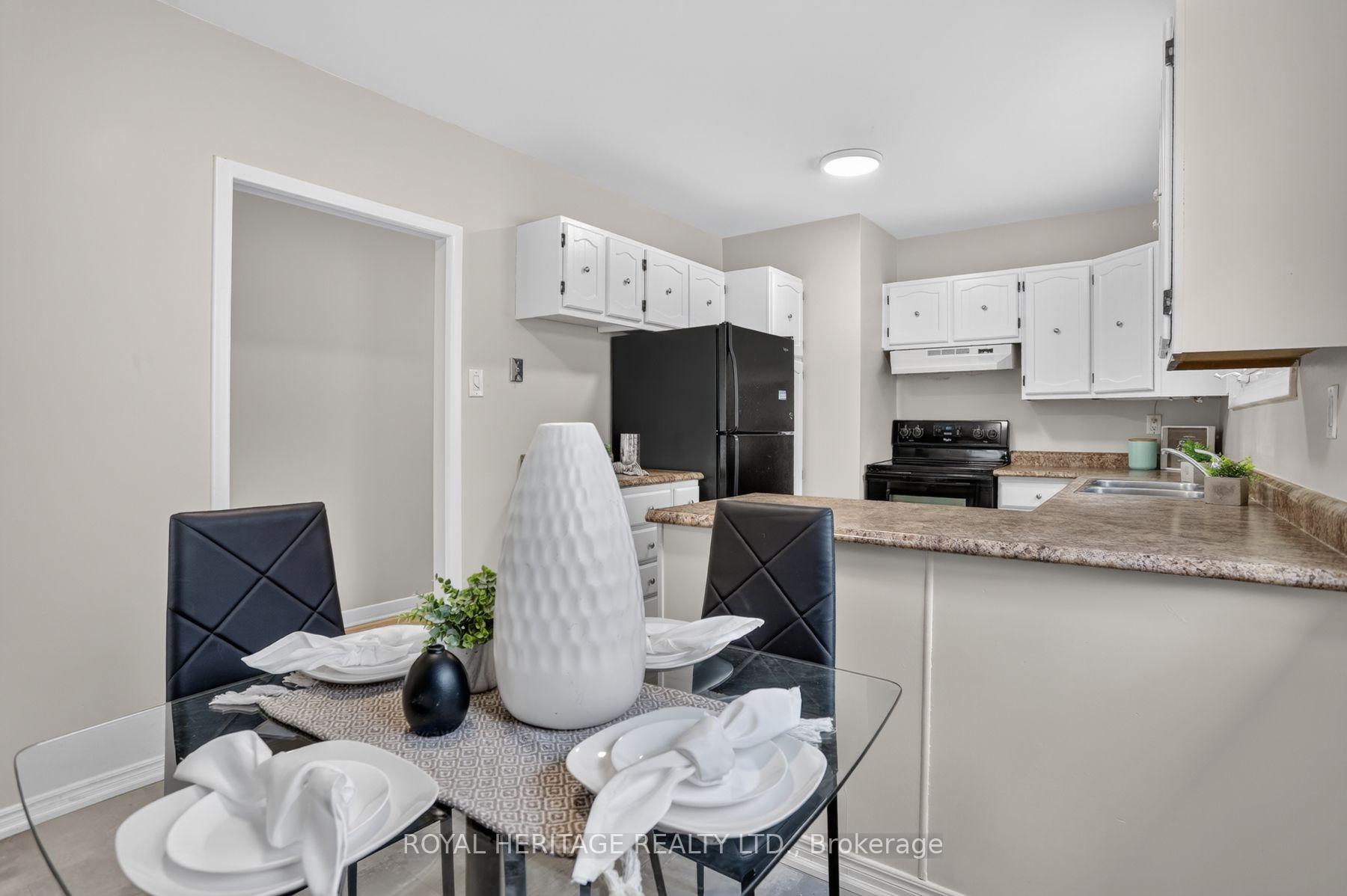 Photo 3 of 914 Donovan Crescent, Whitby, Williamsburg — HOMEH
