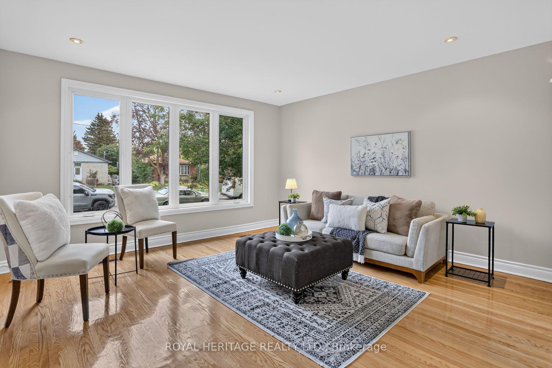 Photo 4 of 914 Donovan Crescent, Whitby, Williamsburg — HOMEH
