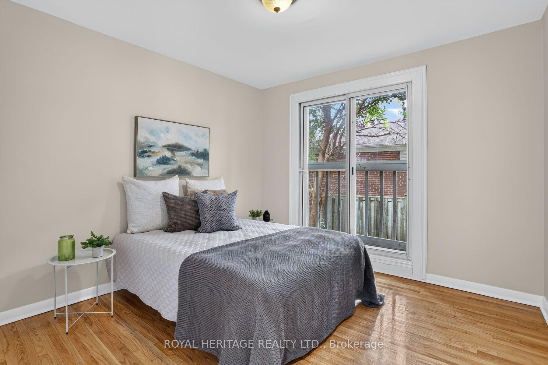 Photo 5 of 914 Donovan Crescent, Whitby, Williamsburg — HOMEH