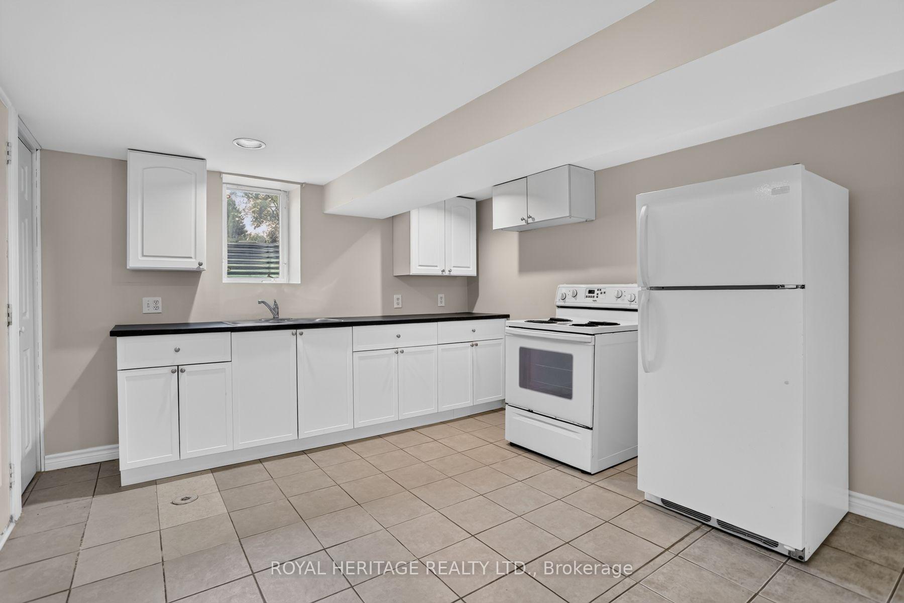Photo 8 of 914 Donovan Crescent, Whitby, Williamsburg — HOMEH