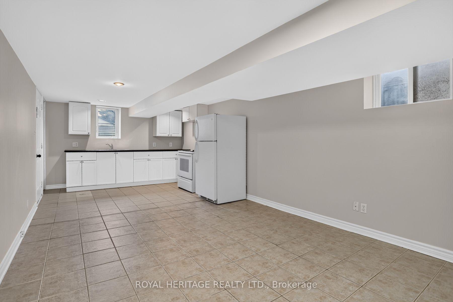 Photo 9 of 914 Donovan Crescent, Whitby, Williamsburg — HOMEH
