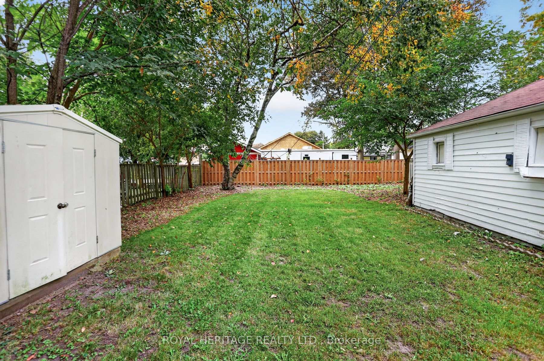 Photo 11 of 914 Donovan Crescent, Whitby, Williamsburg — HOMEH