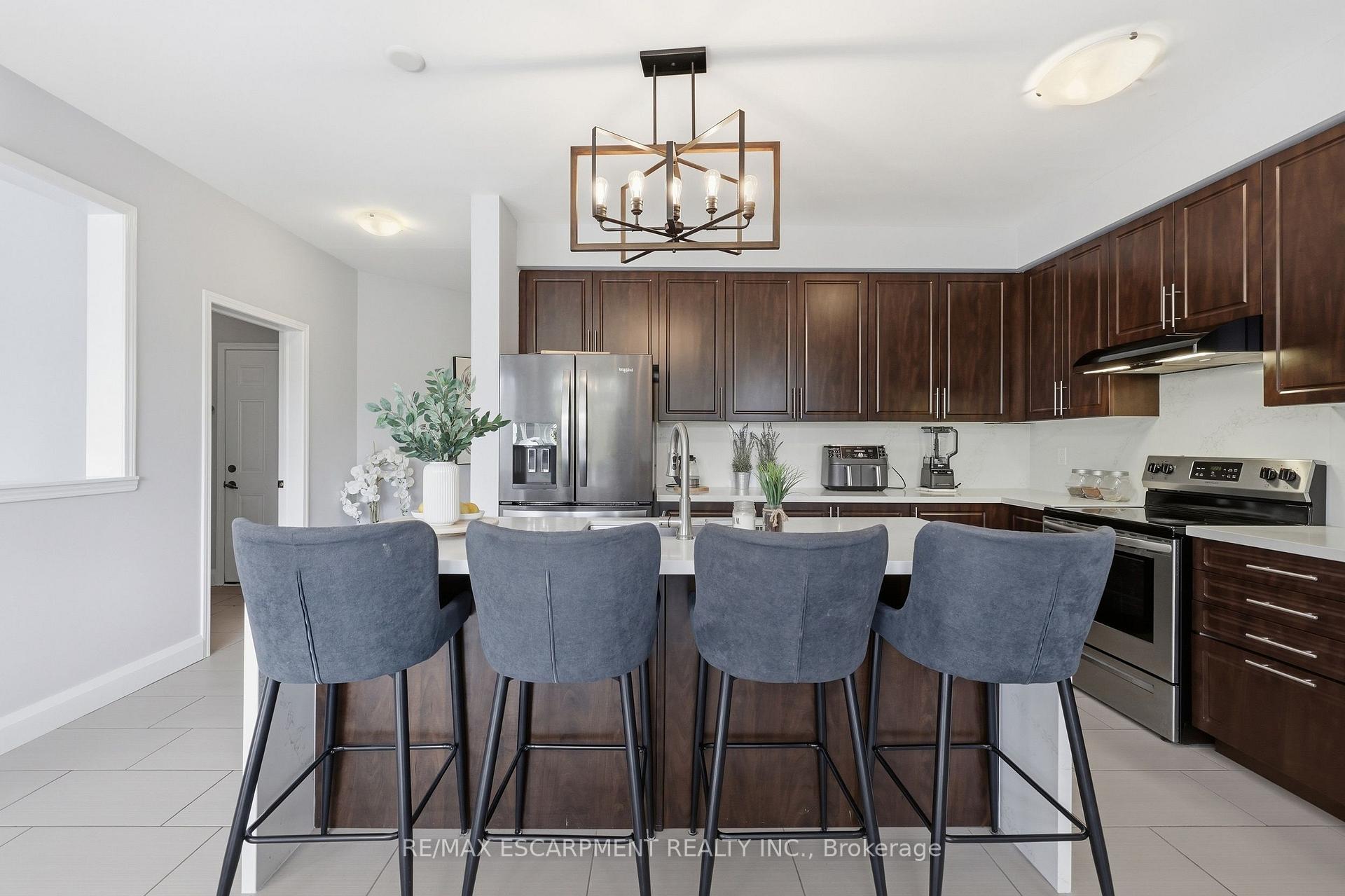 Photo 12 of 47 Larry Crescent, Haldimand — HOMEH