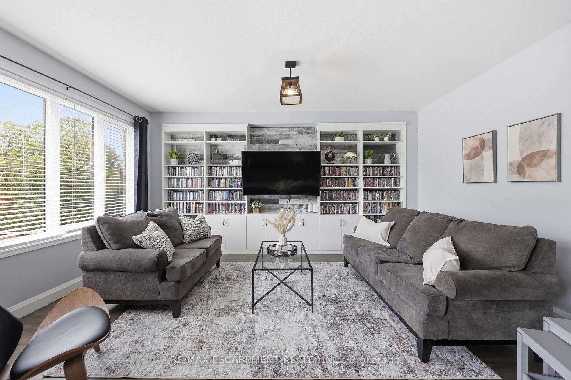Photo 16 of 47 Larry Crescent, Haldimand — HOMEH